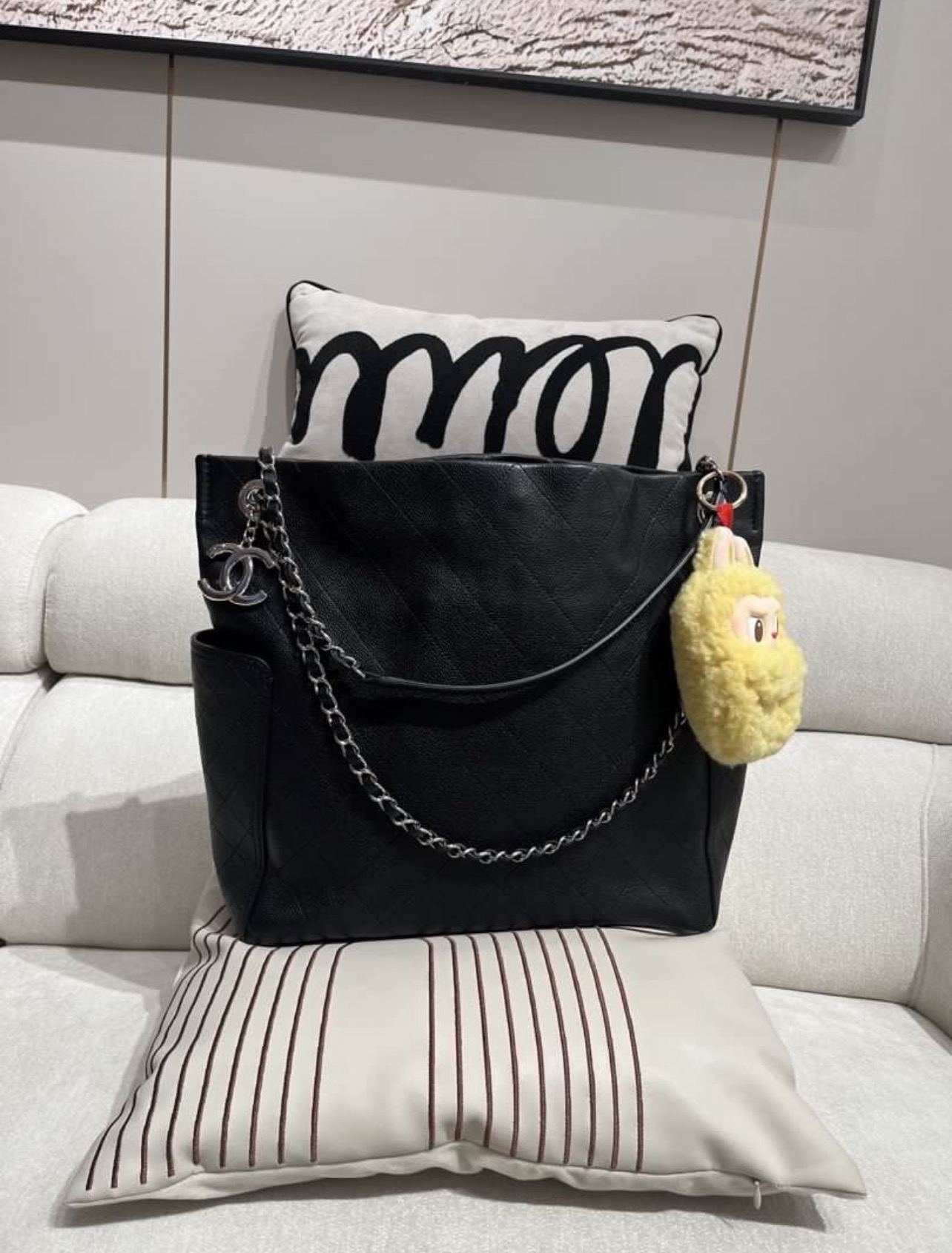 Chanel Shoulder Bag Calfskin 黑色魚子醬牛皮100%Authentic, 98%New ✅19 Card✅Dust bag