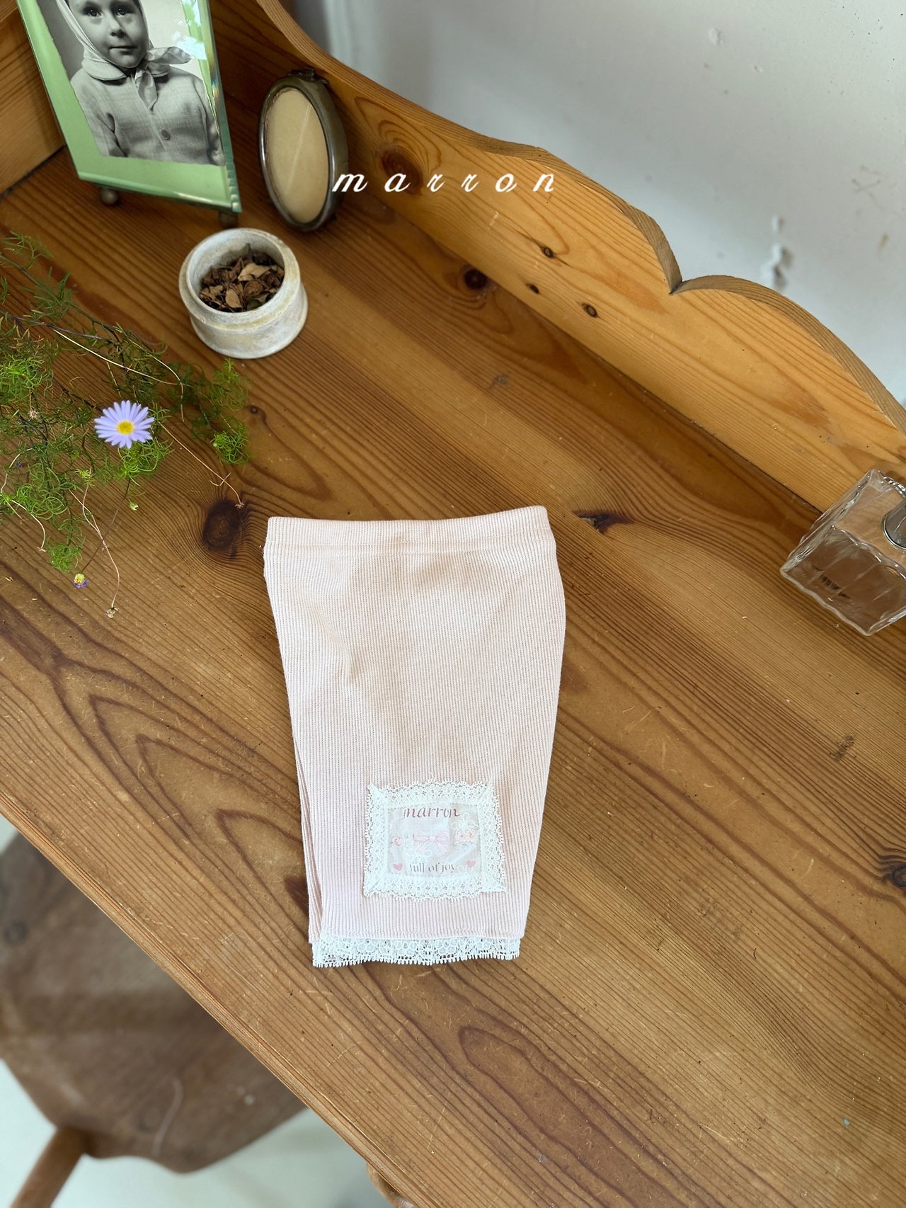 ☀️預訂 韓國直送☀️🇰🇷Marron四色標籤蕾絲花邊及膝打底褲