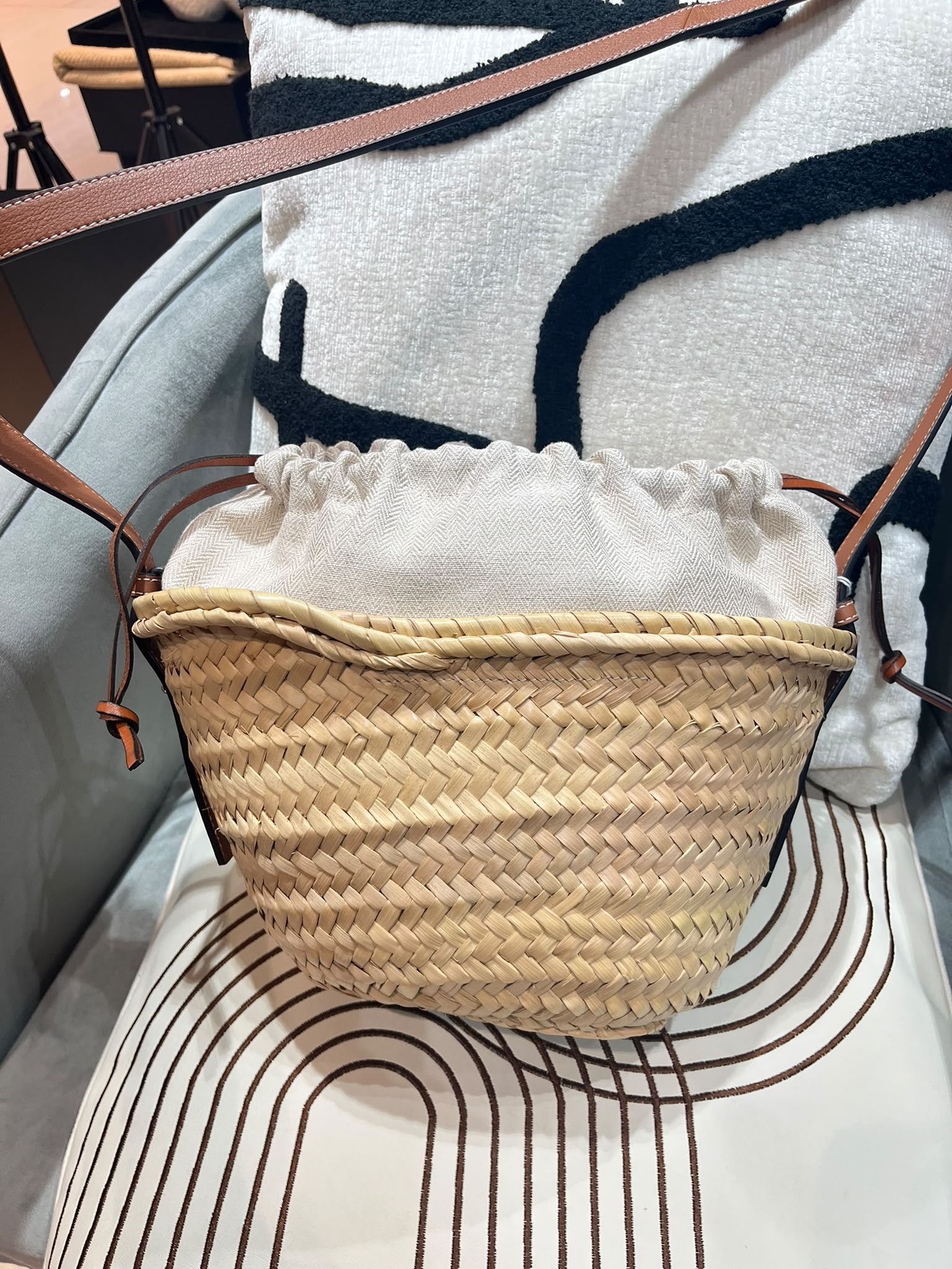 Loewe RAFFIA shoulder bag 斜孭袋 100%Authentic ,98%new ✅dust bag 