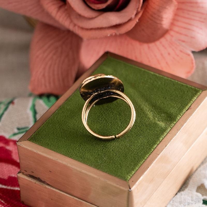 Vintage C.a. 1980s Czechoslovakian Wavy Modernist Glass Tone Accented Ring - Adjustable Ring Band (NZ013-7)