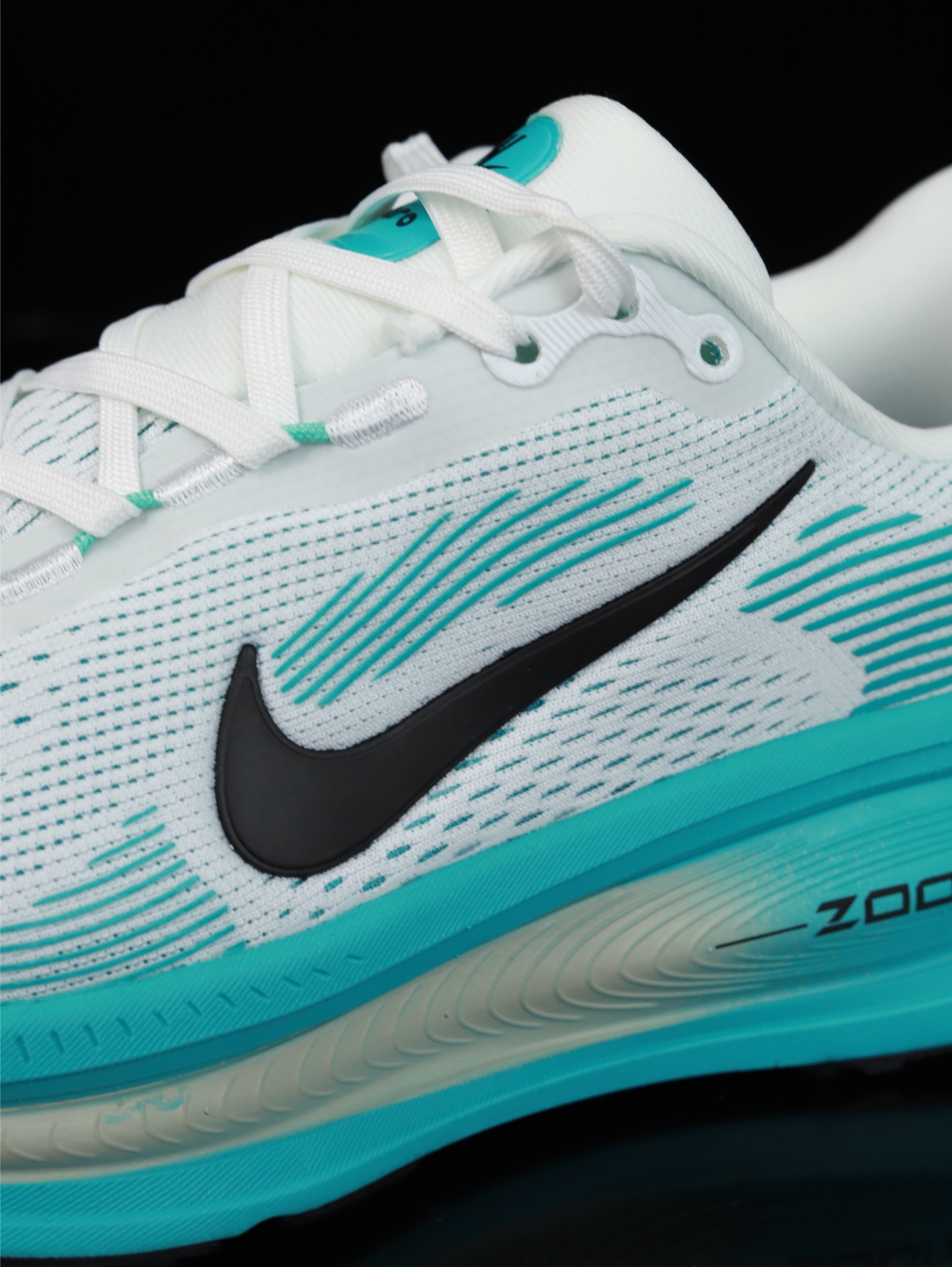 Nike Vomero 18 HM6803-103