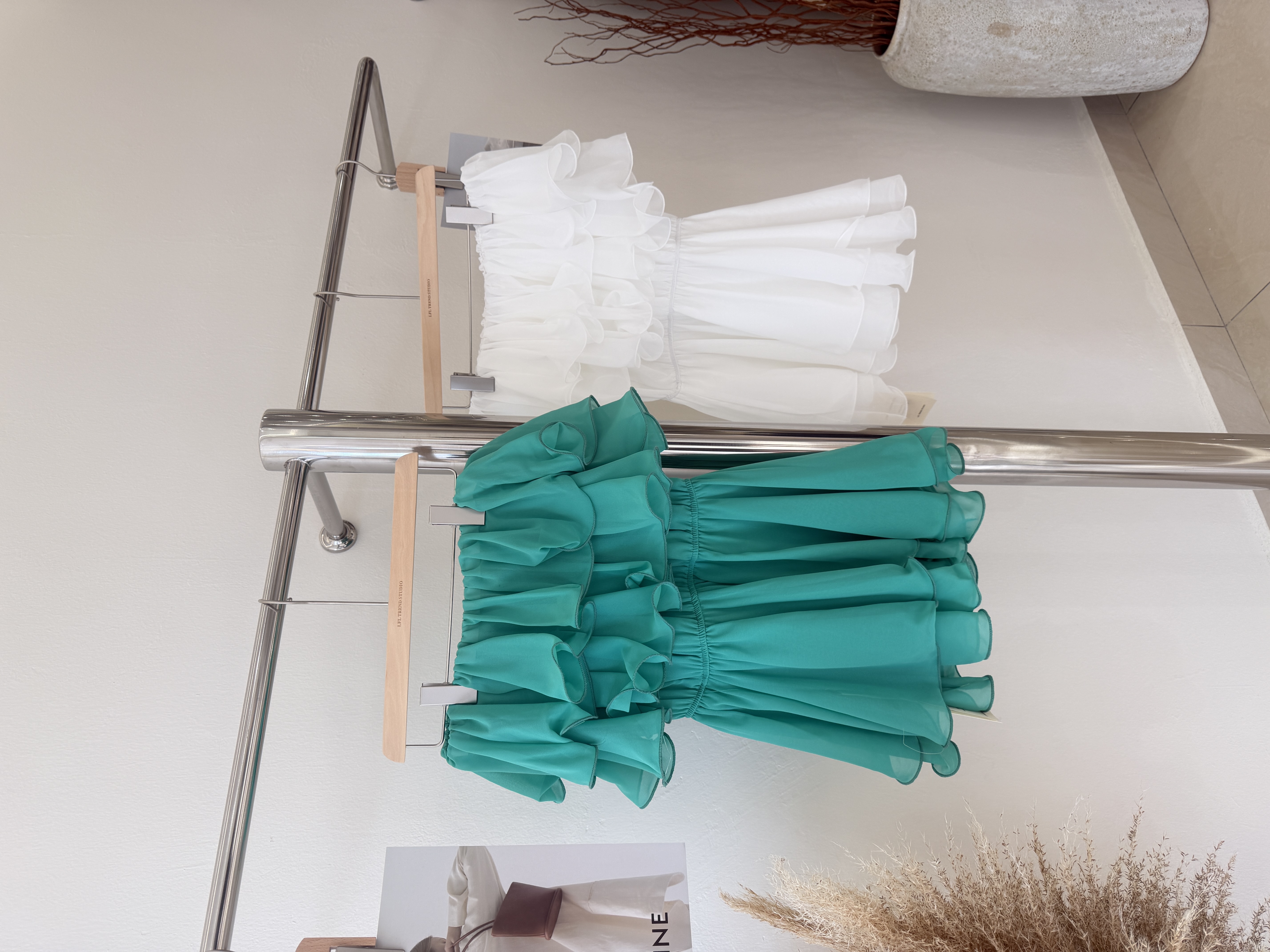 6758 荷叶边一字肩收腰上衣