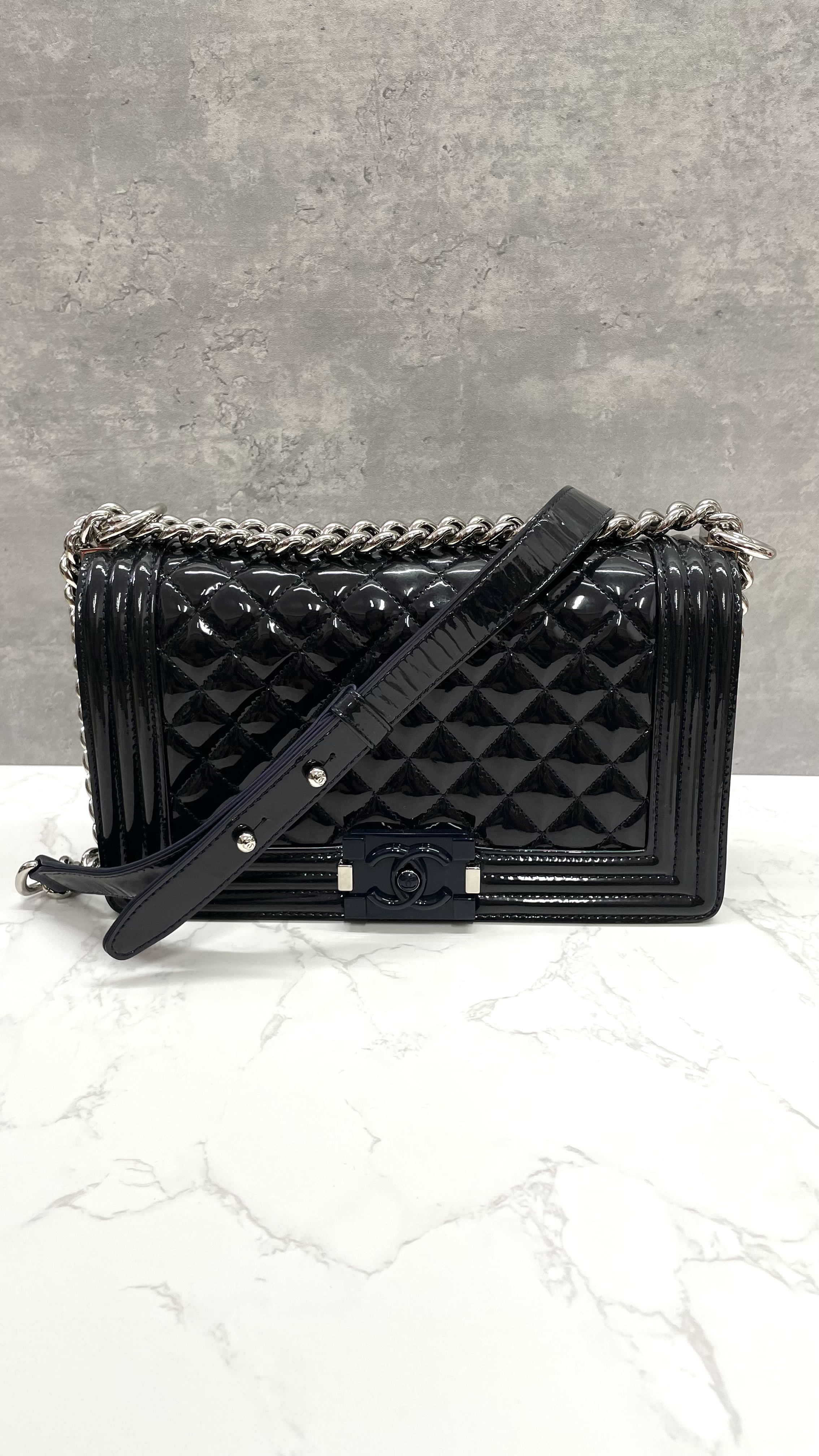 Pre-owned Chanel Boy bag black / Product code: 2491310