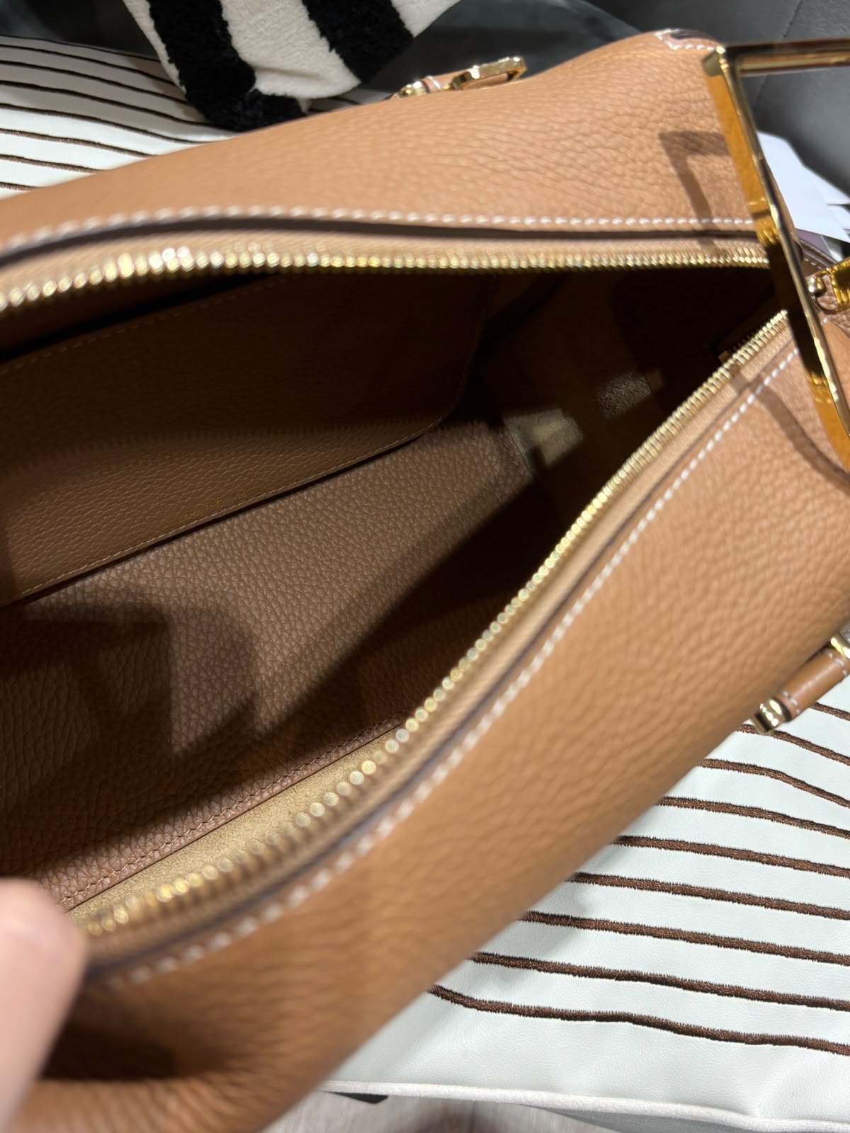 Delvaux Cool Box MM Taurillon Soft calfskin 100%Authentic, 99%New ✅ Receipt✅ certificate✅Dust Bag