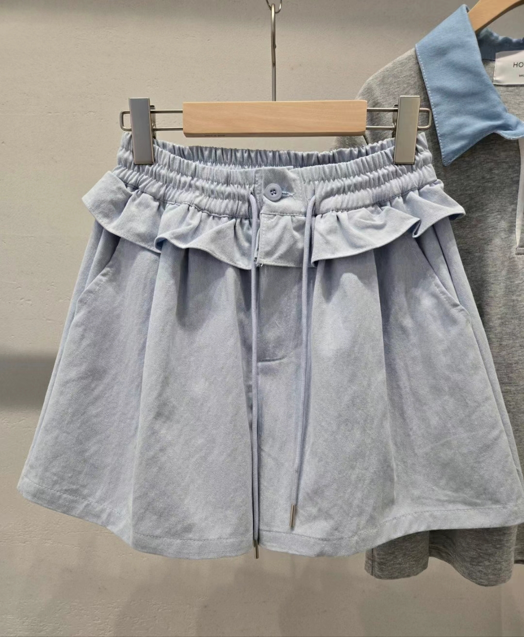 Contrast-Collar Polo Top & Ruffled High-Waisted Shorts Set ‖ 撞色翻领POLO上衣荷叶边高腰短裤套装 KR069917101