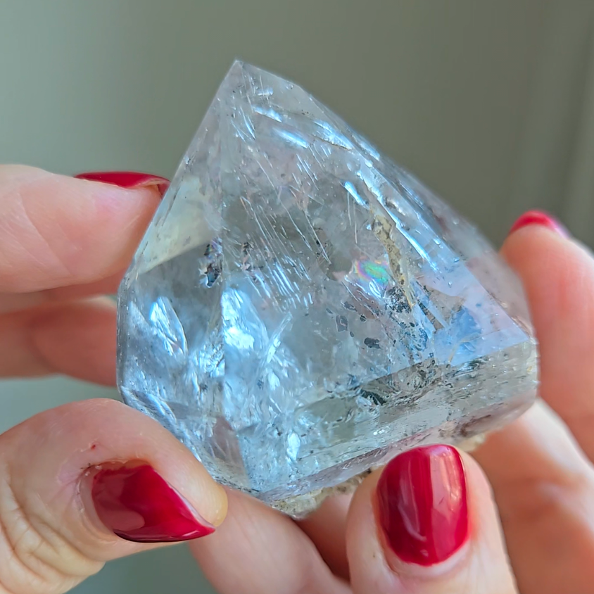 Enhydro quartz with giant moving water bubble - EN59
