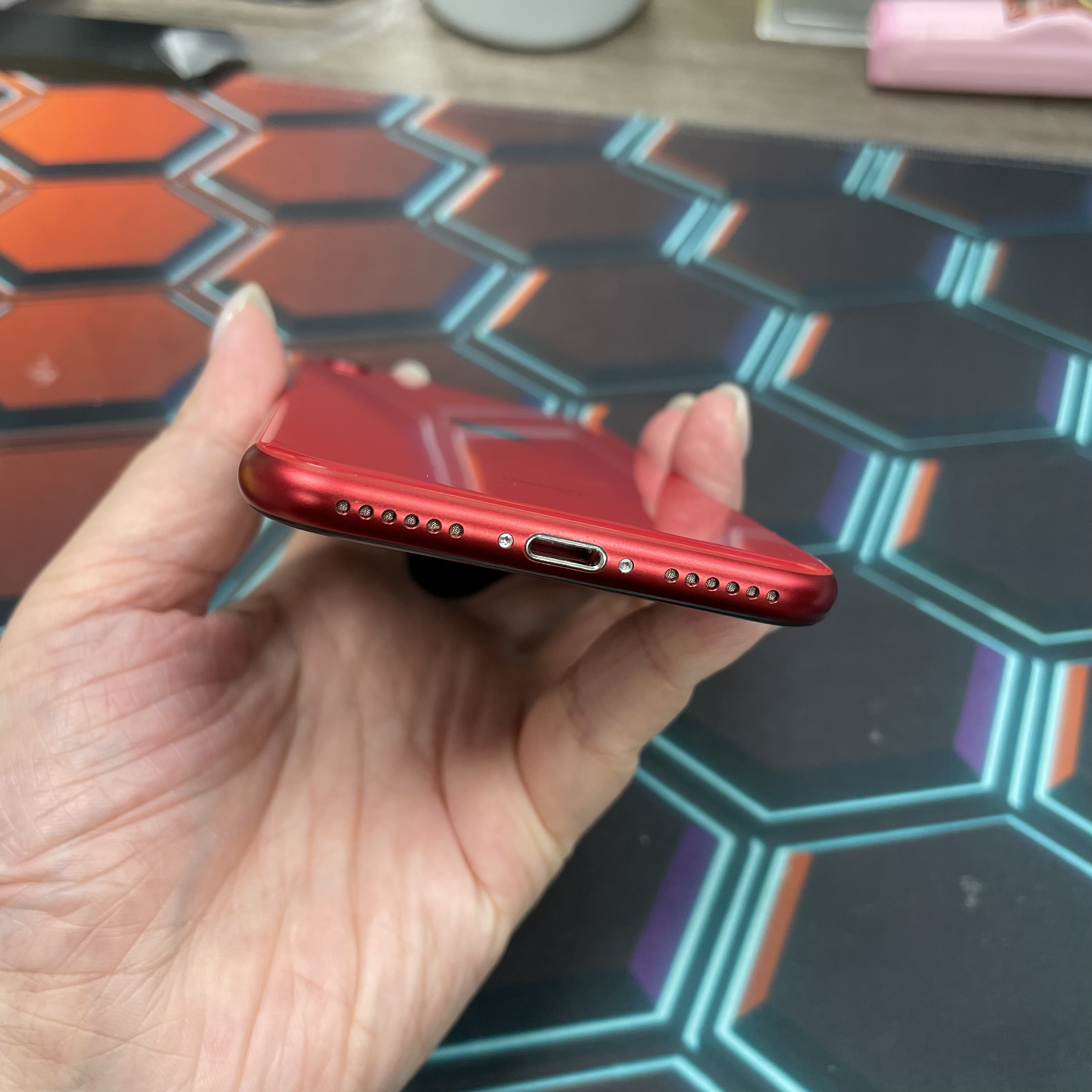 *6633 SE2 完美機 64GB 電74 紅色 red