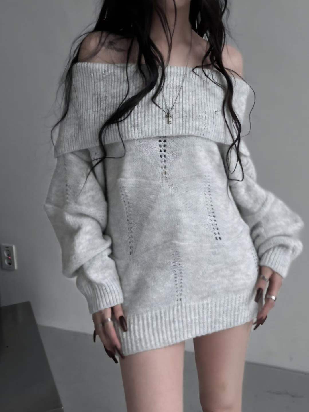 【 🎬 韓國已停產！最後現貨🩶秋冬必備慵懶感～暗格紋反領一字膊兩穿上衣!⚑】 Onni Cozy Oversized Knit(兩色入)