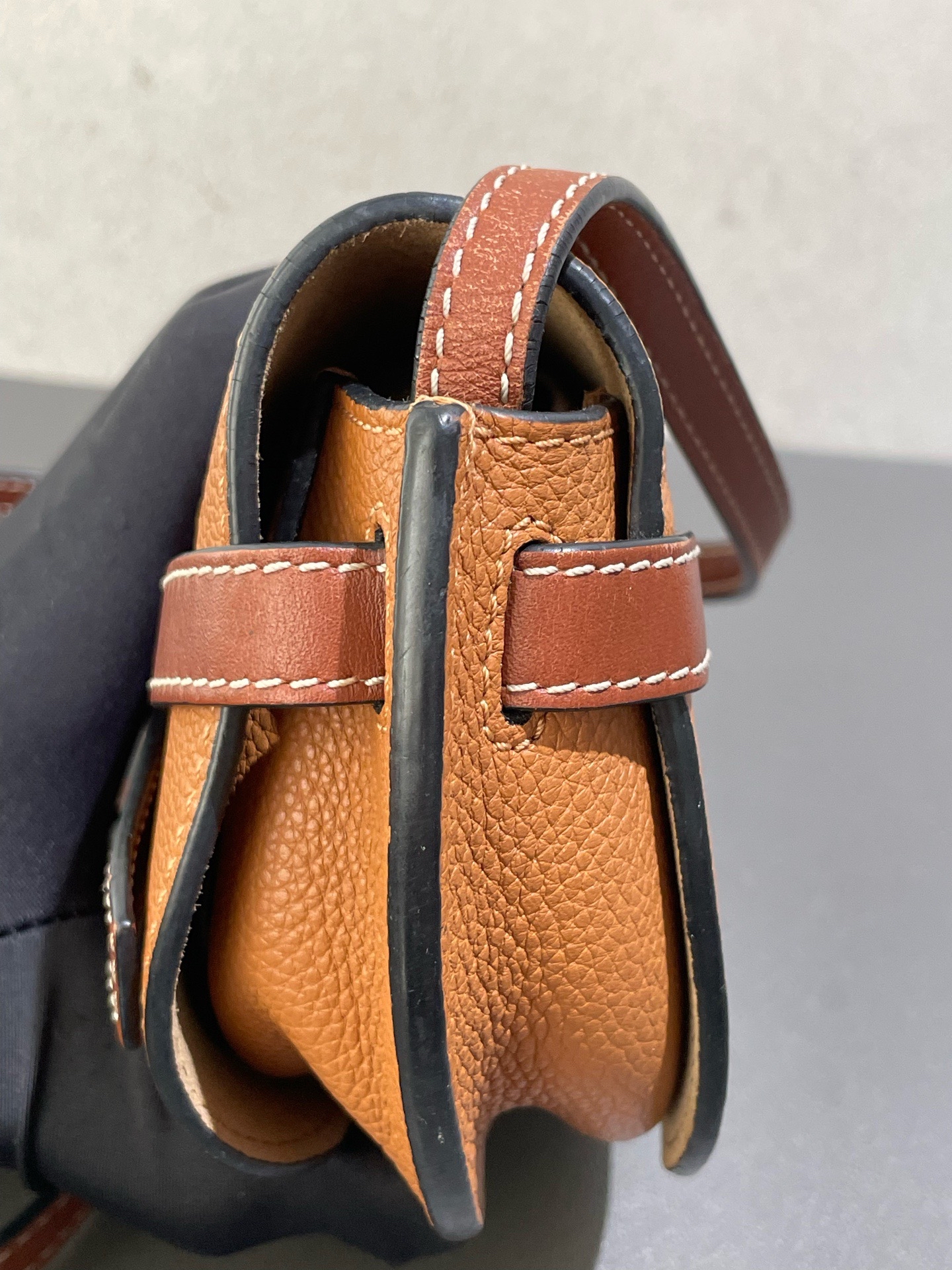 【預訂貨品】Loewe gate mini焦糖色
