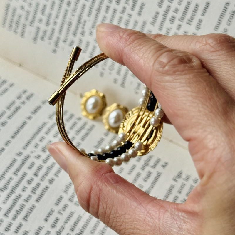 Vintage Black-and-White Elegance Cuff Bracelet with Faux Pearl(MT2410)
