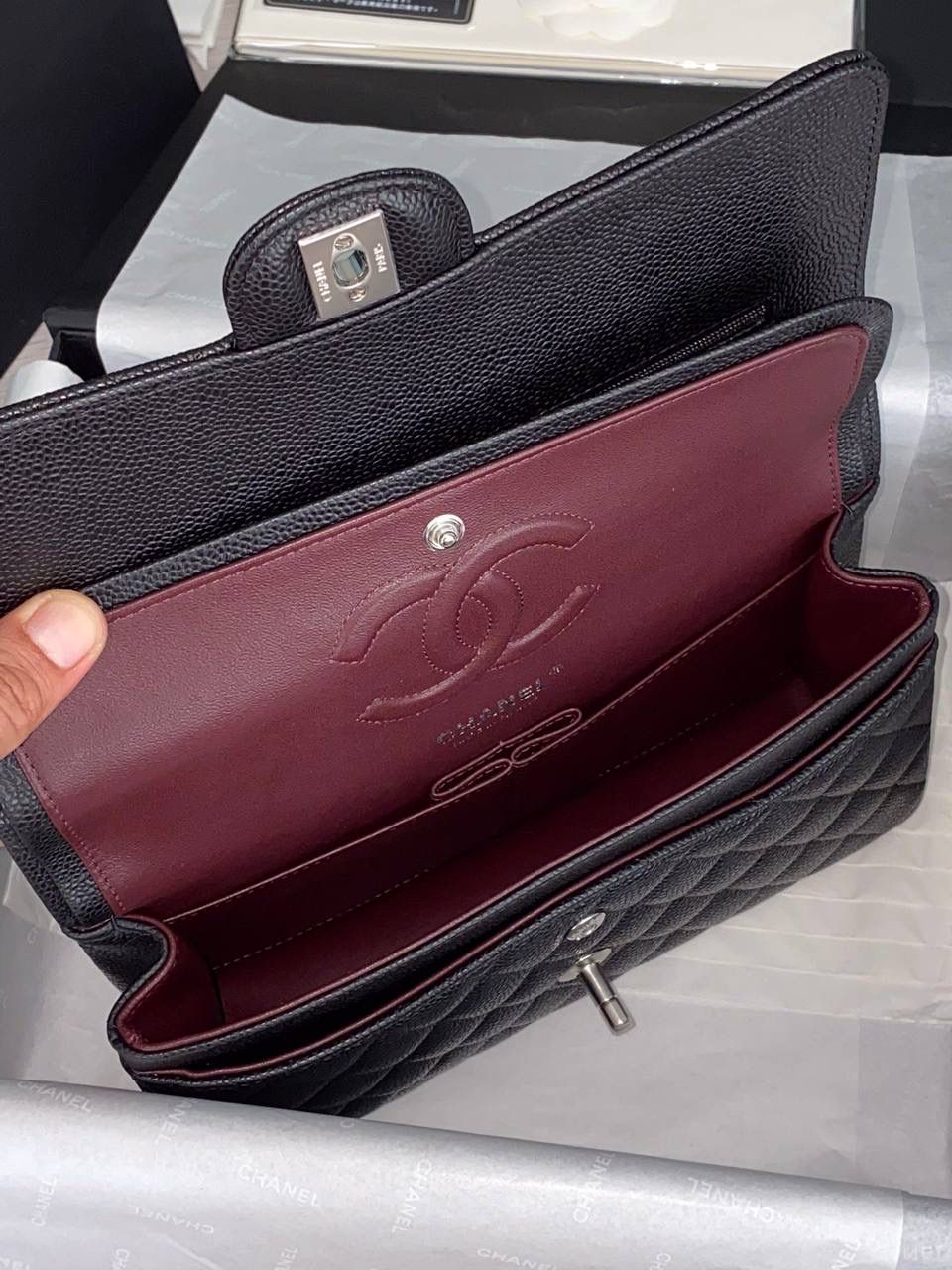 CF黑银25cm❤️‍🩹 我们家的货出来就是风靡全网 独家正品原厂皮渠道货、荔枝纹银扣出货啦！ 独家渠道货，真正的进口原厂货，正品工艺品质，我们确保所有材料，五金，车线，油边都达到正品百分百的原厂渠道材料，连味道都能一样‼️🔥