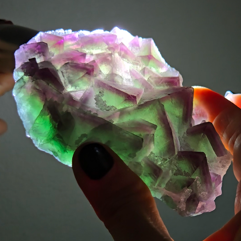 Purple-edged octahedral fluorite floater - FL281