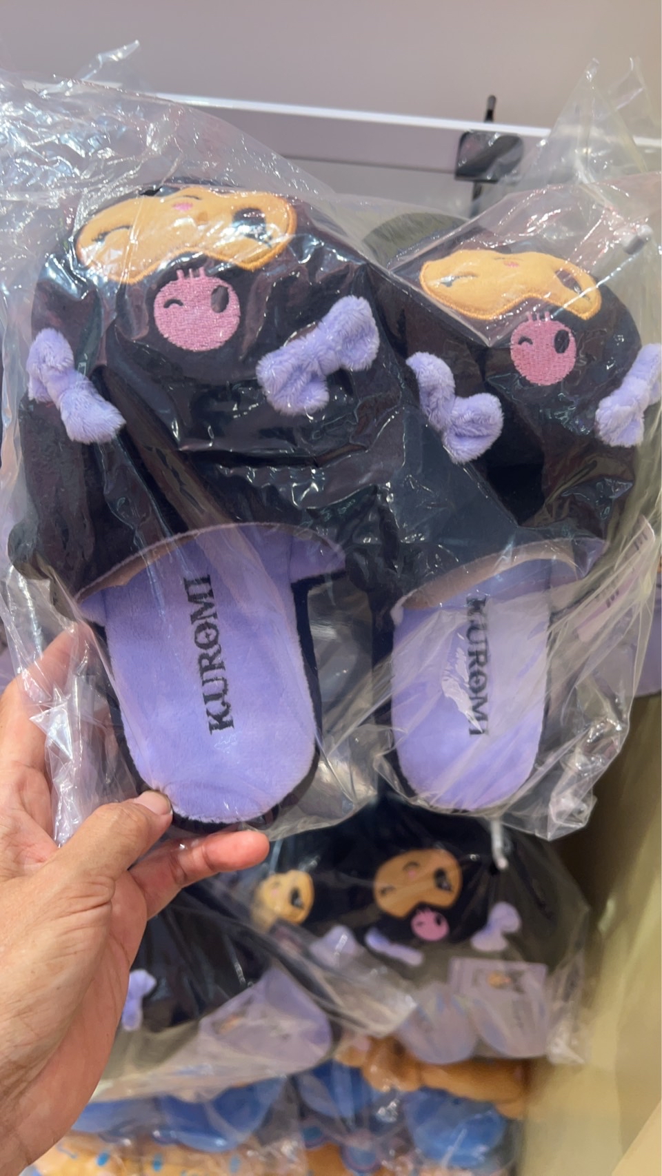泰國限定 Sanrio 曬黑系列毛毛拖鞋