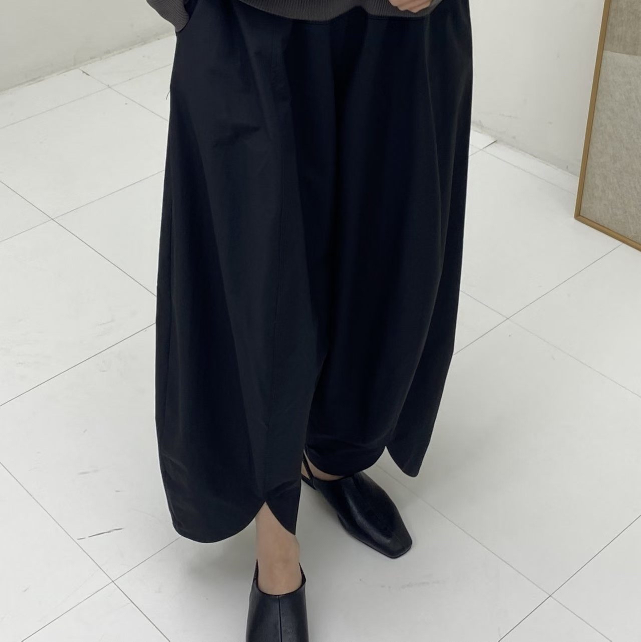 Cookie 前圓叉薄風料褲 