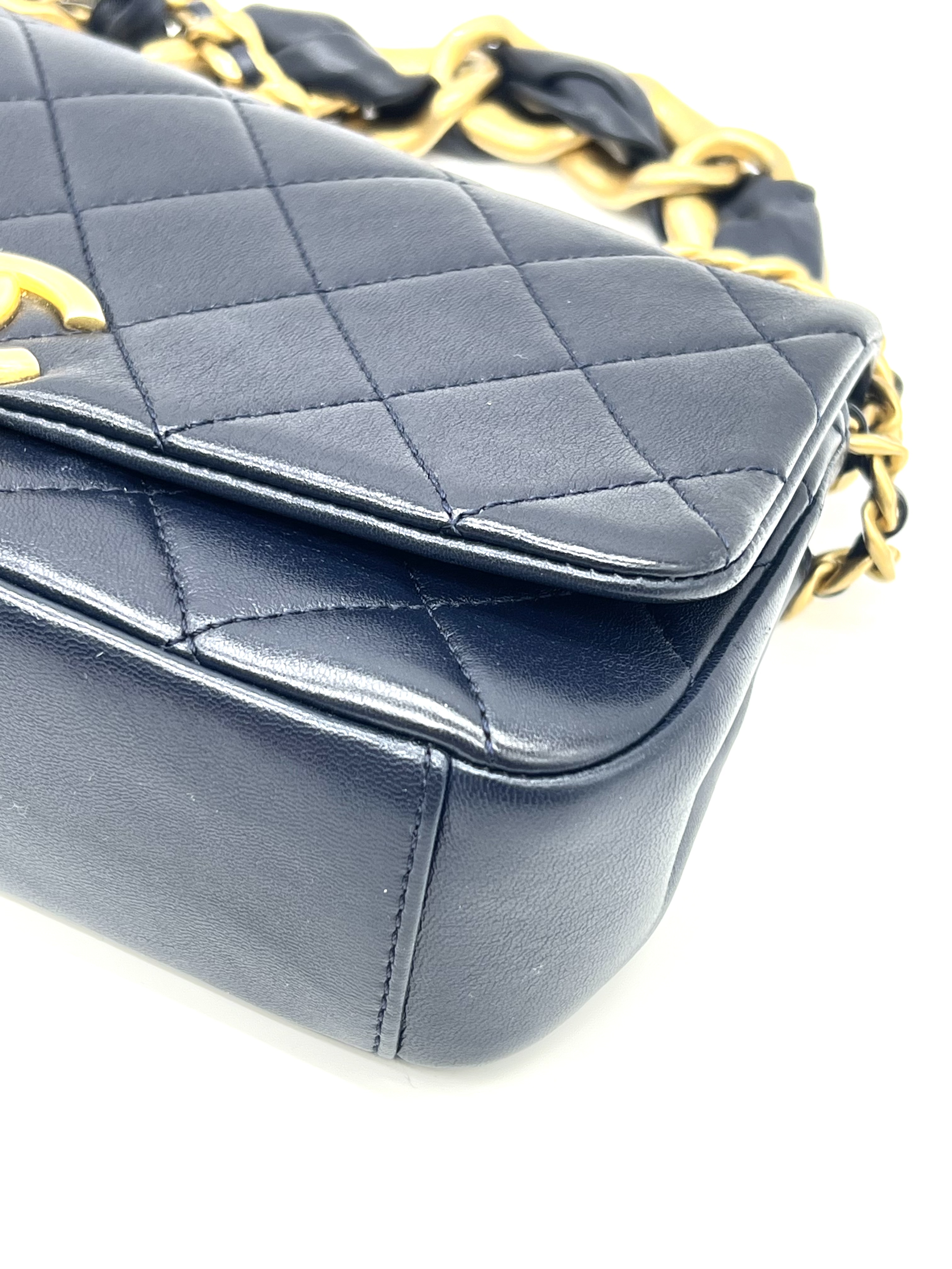 Pre-Owned CHANEL Lambskin Leather Timeless Top Handle Bag / Product Code: 26042212