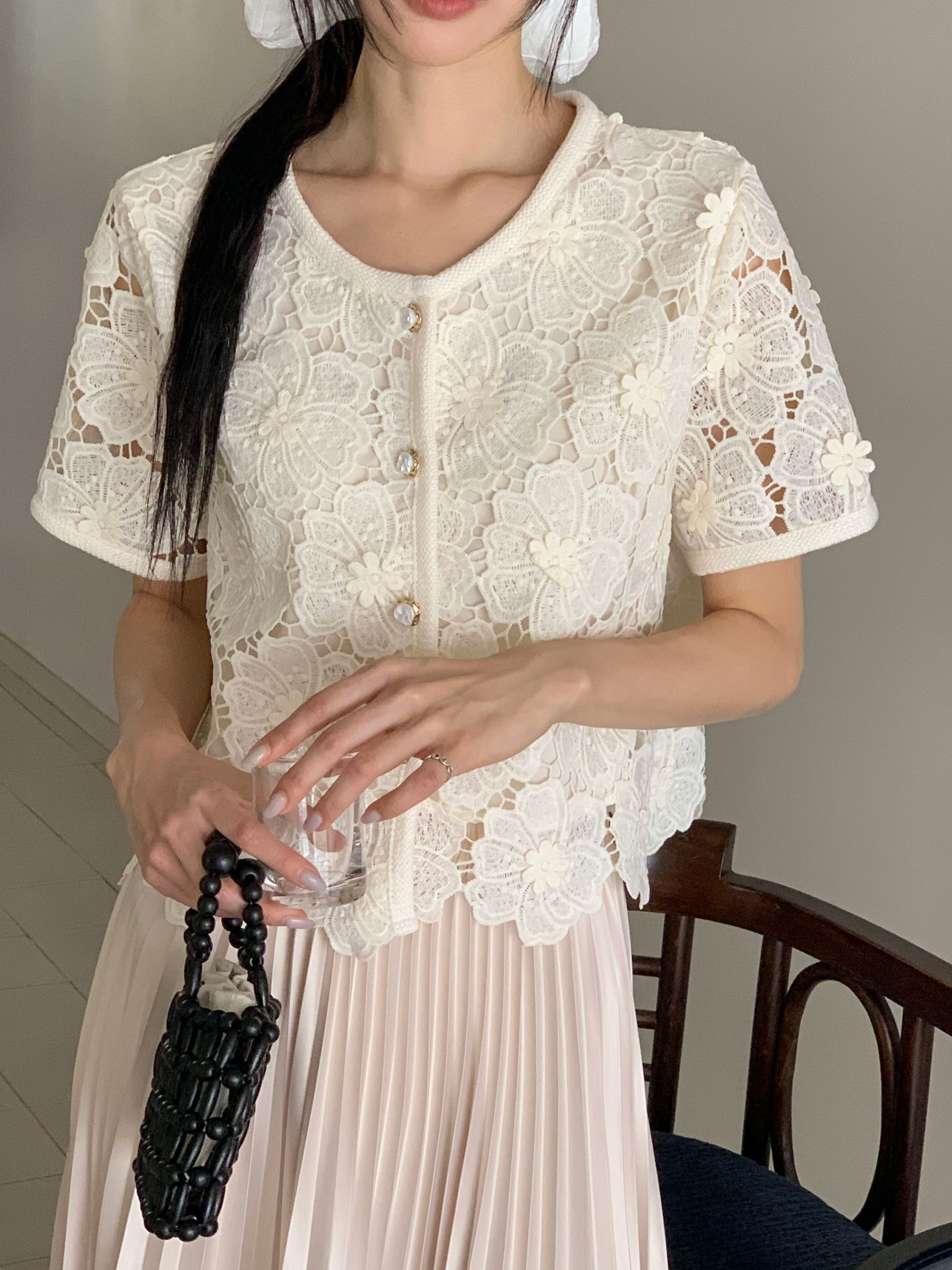 CT22 浮雕立體花卉蕾絲短袖Top 