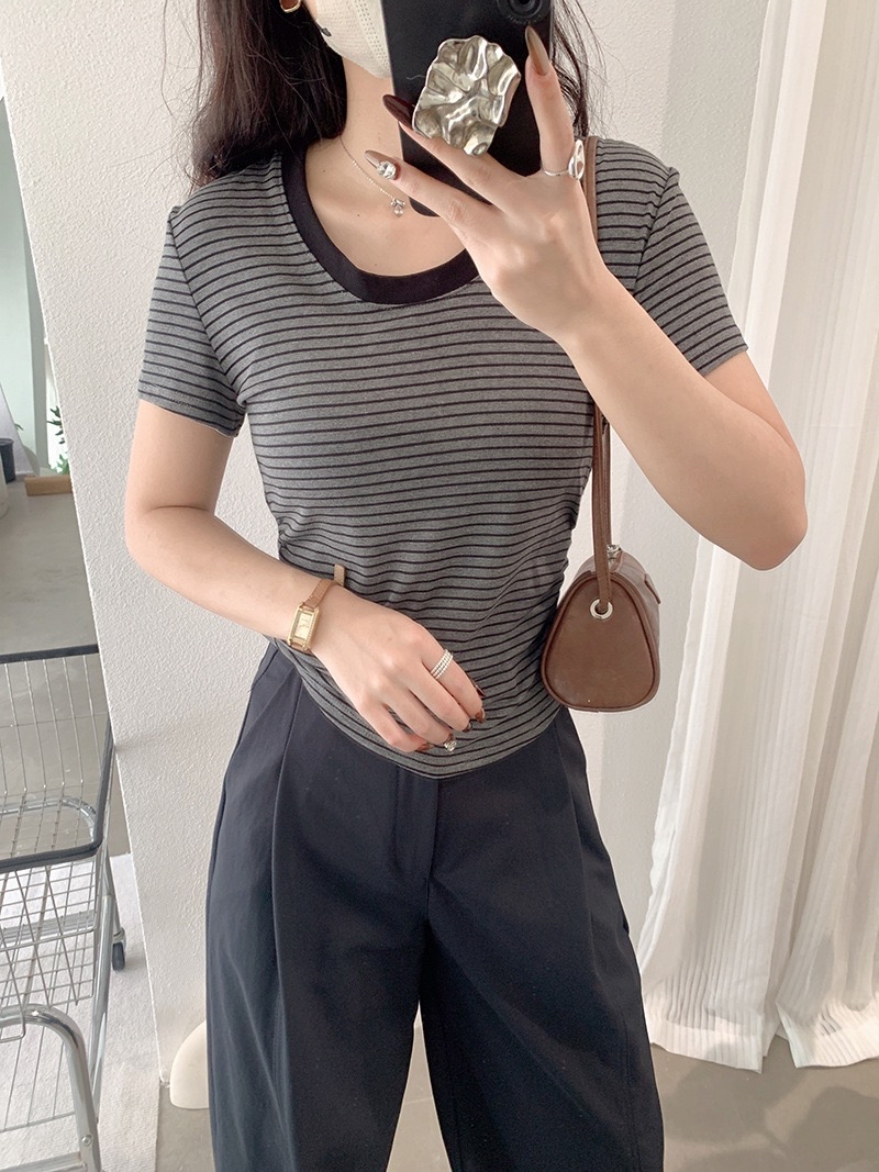 显瘦U领撞色线条Tee