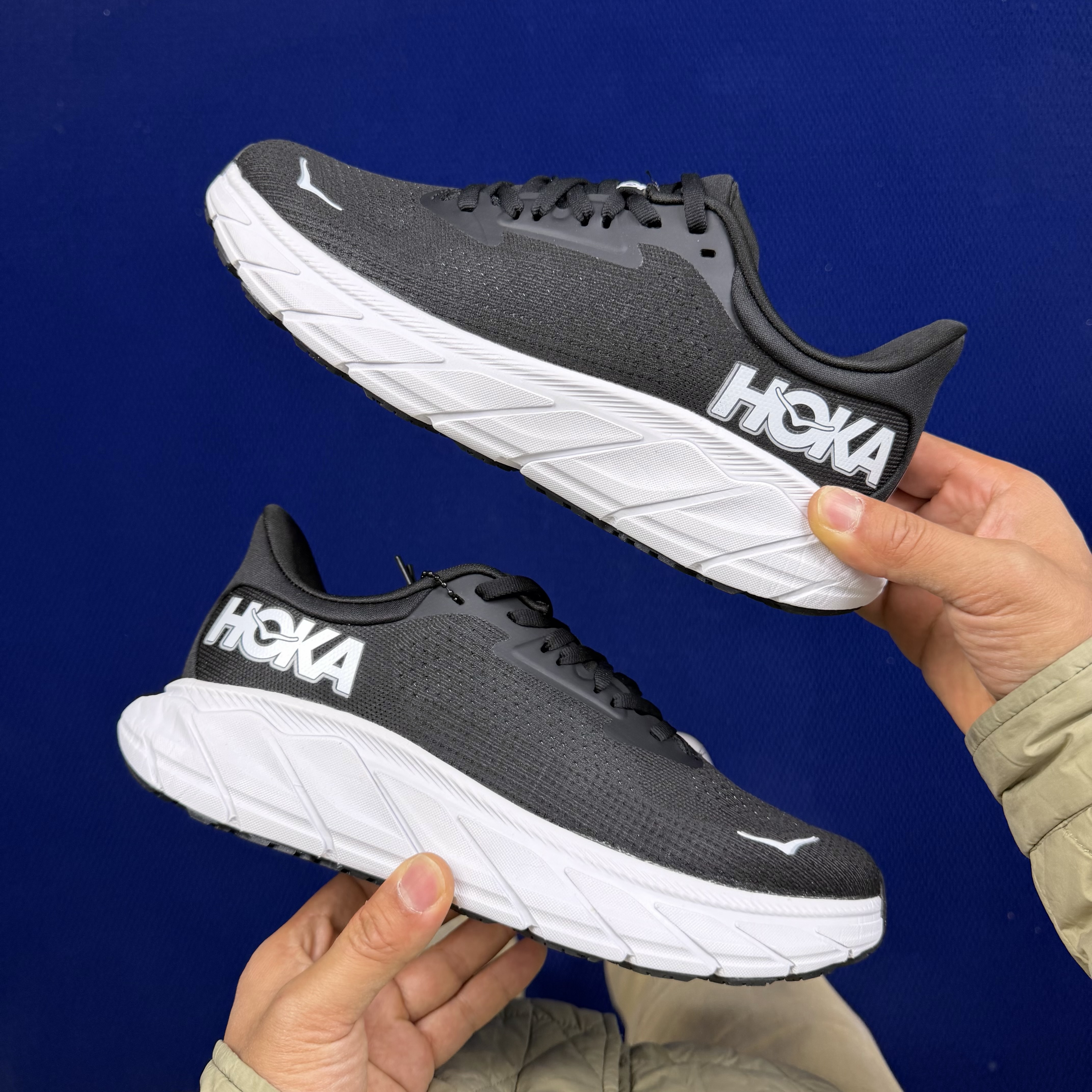 Hoka One One Arahi 7