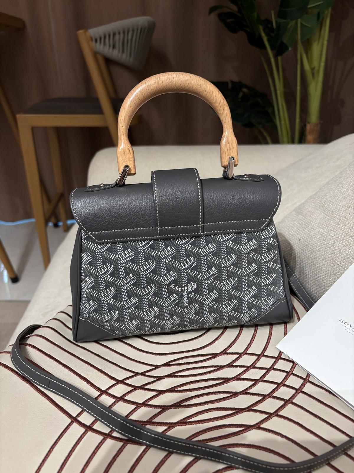 Goyard Saigon mini Grey 100%Authentic ,98%new ✅專門店收據✅strap✅dust bag