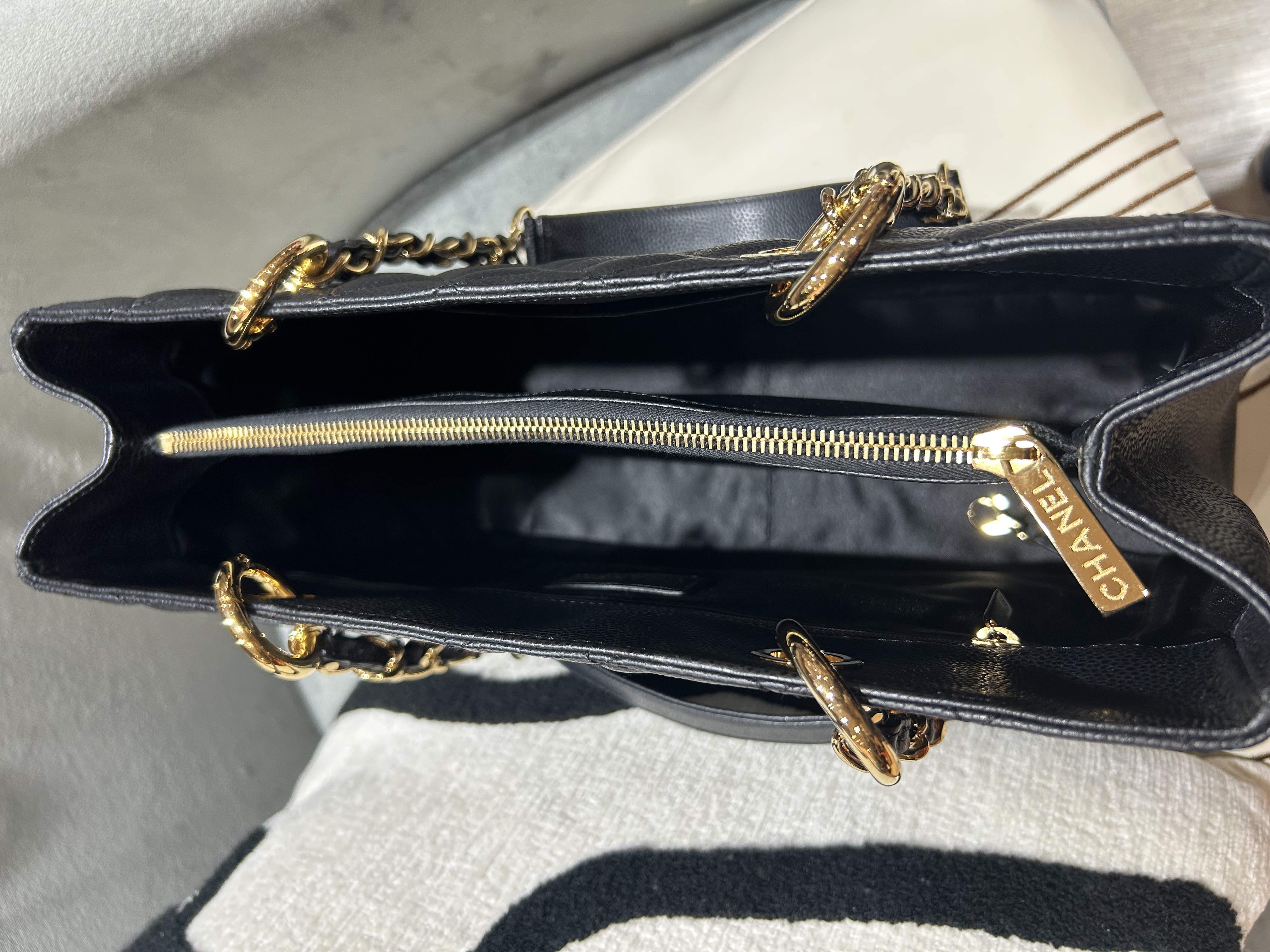 Chanel GST A50995 黑色荔枝牛皮金鏈 grand shopping tote ,100%Authentic, 98%New ☑️15Card☑️Dust bag