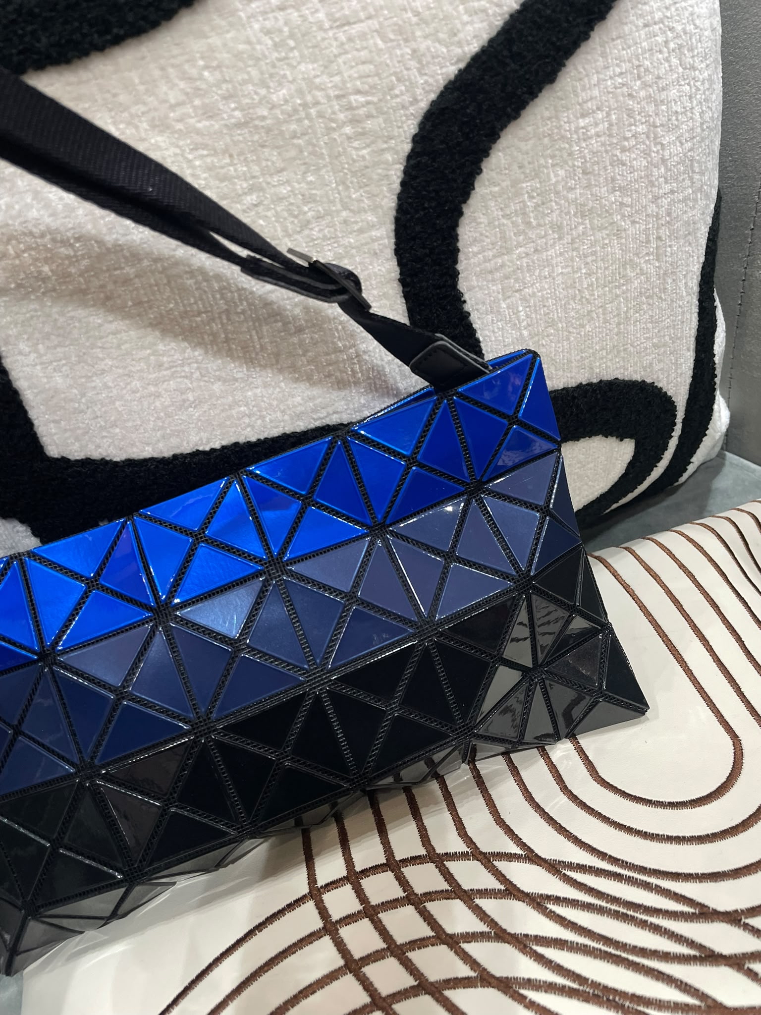 Issey miyake BaoBao crossbody Bag  100%Authentic,98%new