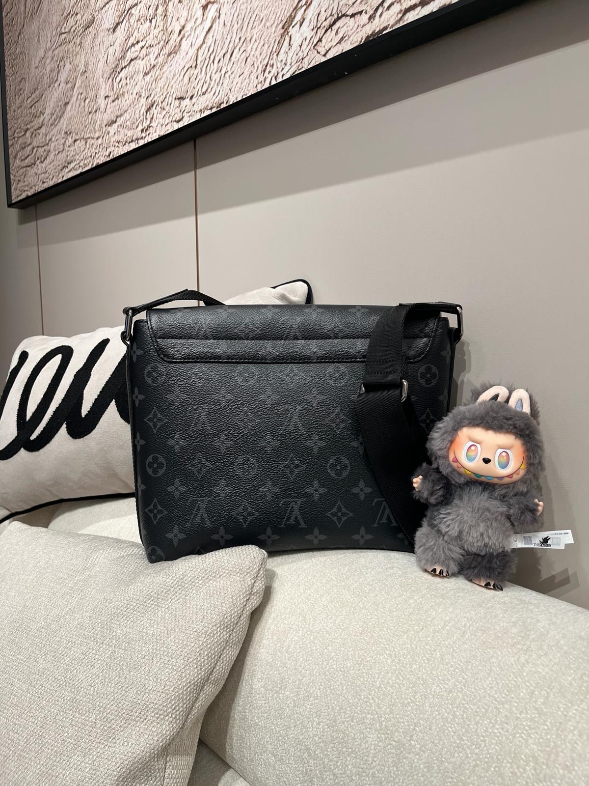 Lv DISTRICT PM Eclipse M45272 信差袋 crossbody bag 100%Authentic,98%new ✅專門店收據✅dust bag