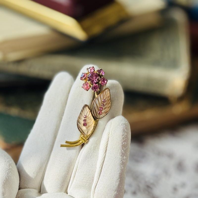Vintage C.a. 1960s European Pink Rhinestone and Lucite Dainty Flower Brooch (NZ065)