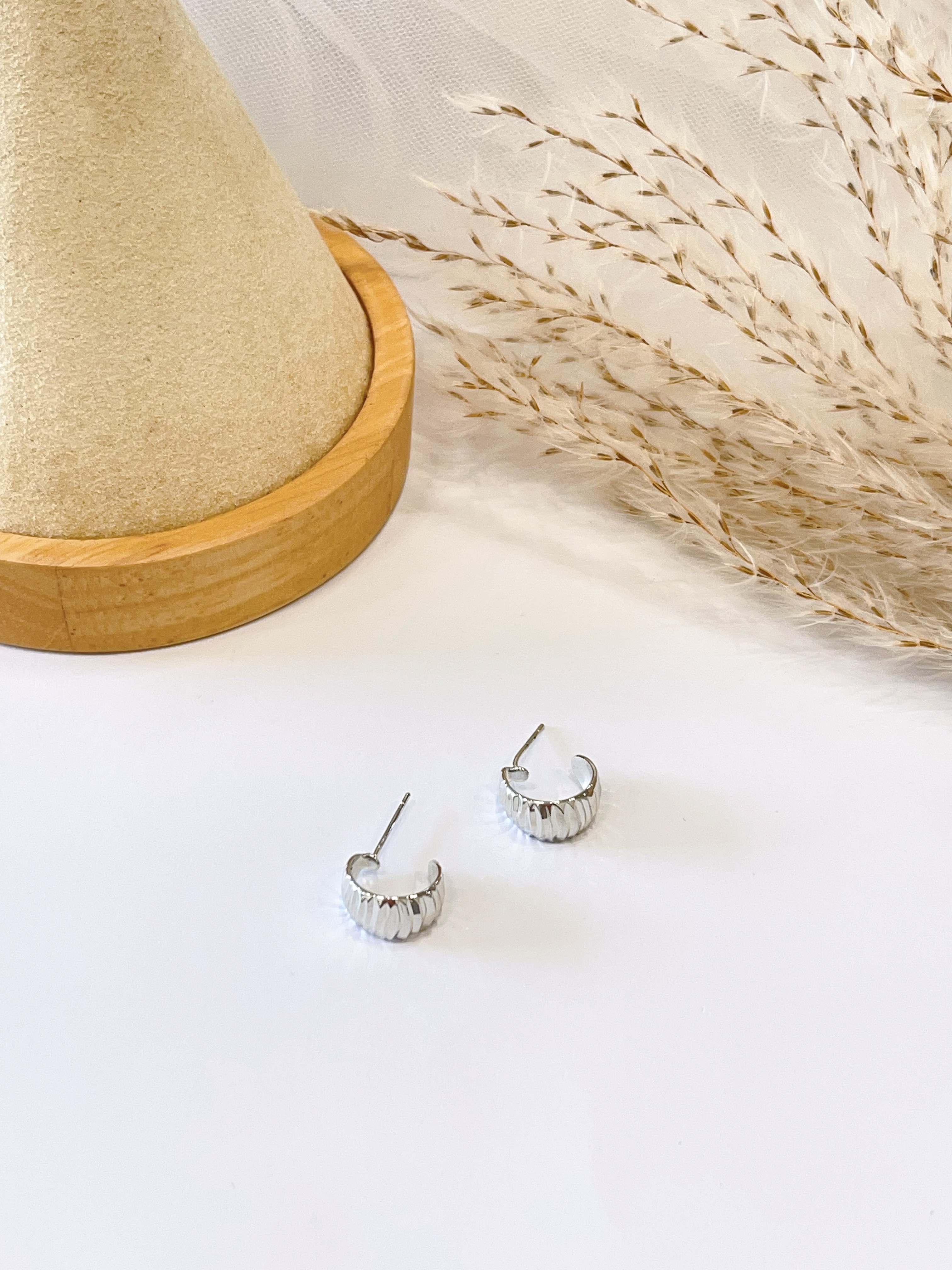 时髦不规则水波纹耳环