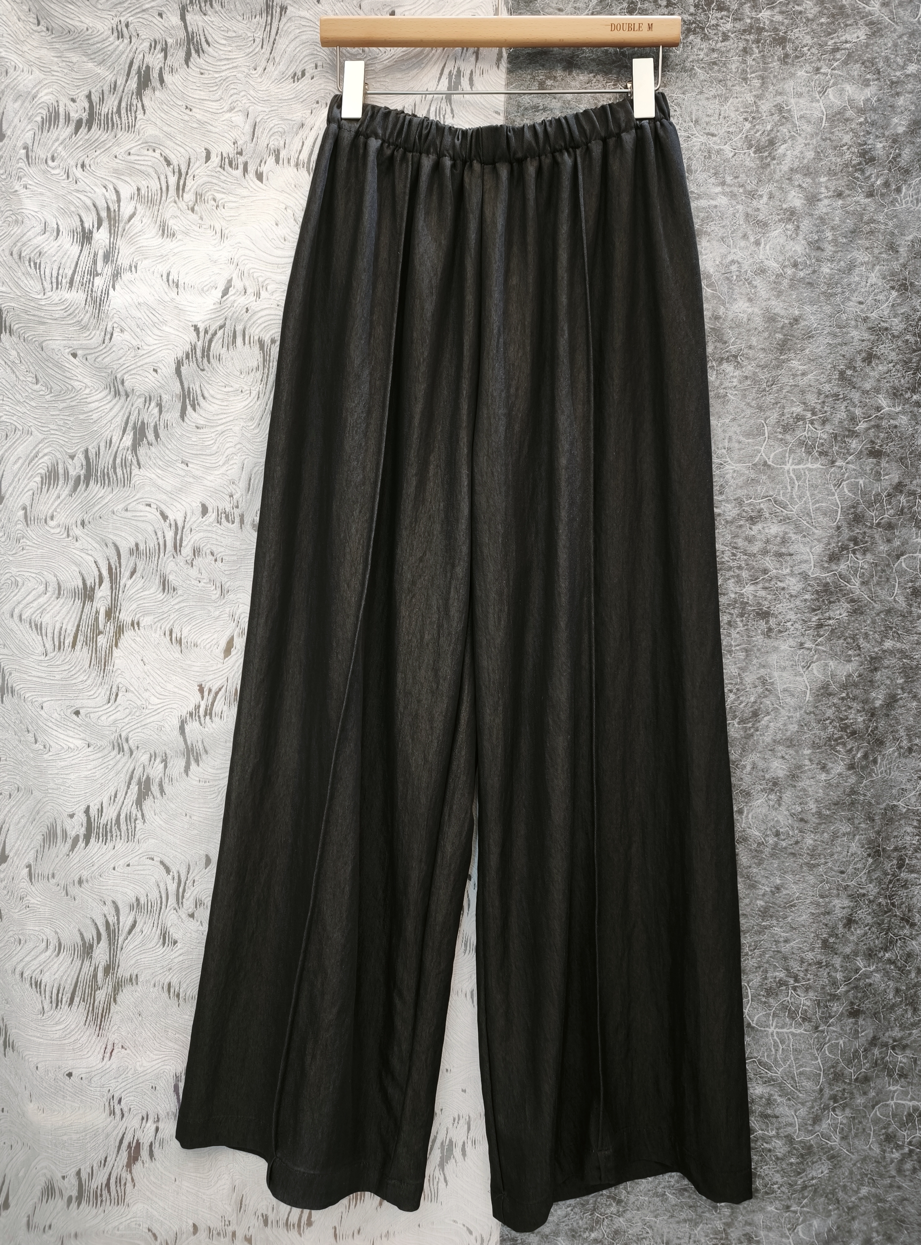 前骨簿料直筒褲