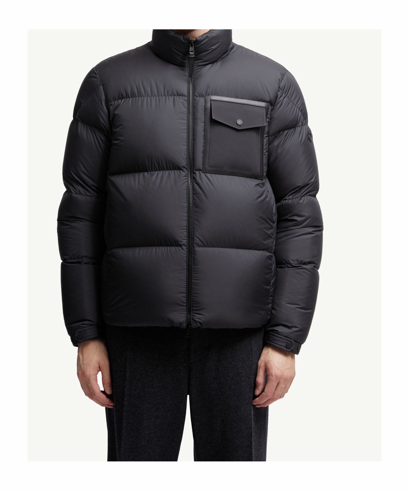 Moncler 男士 長袖羽絨服0 1 2 3 4 5 6碼模特身高 189 釐米，穿 3 碼 