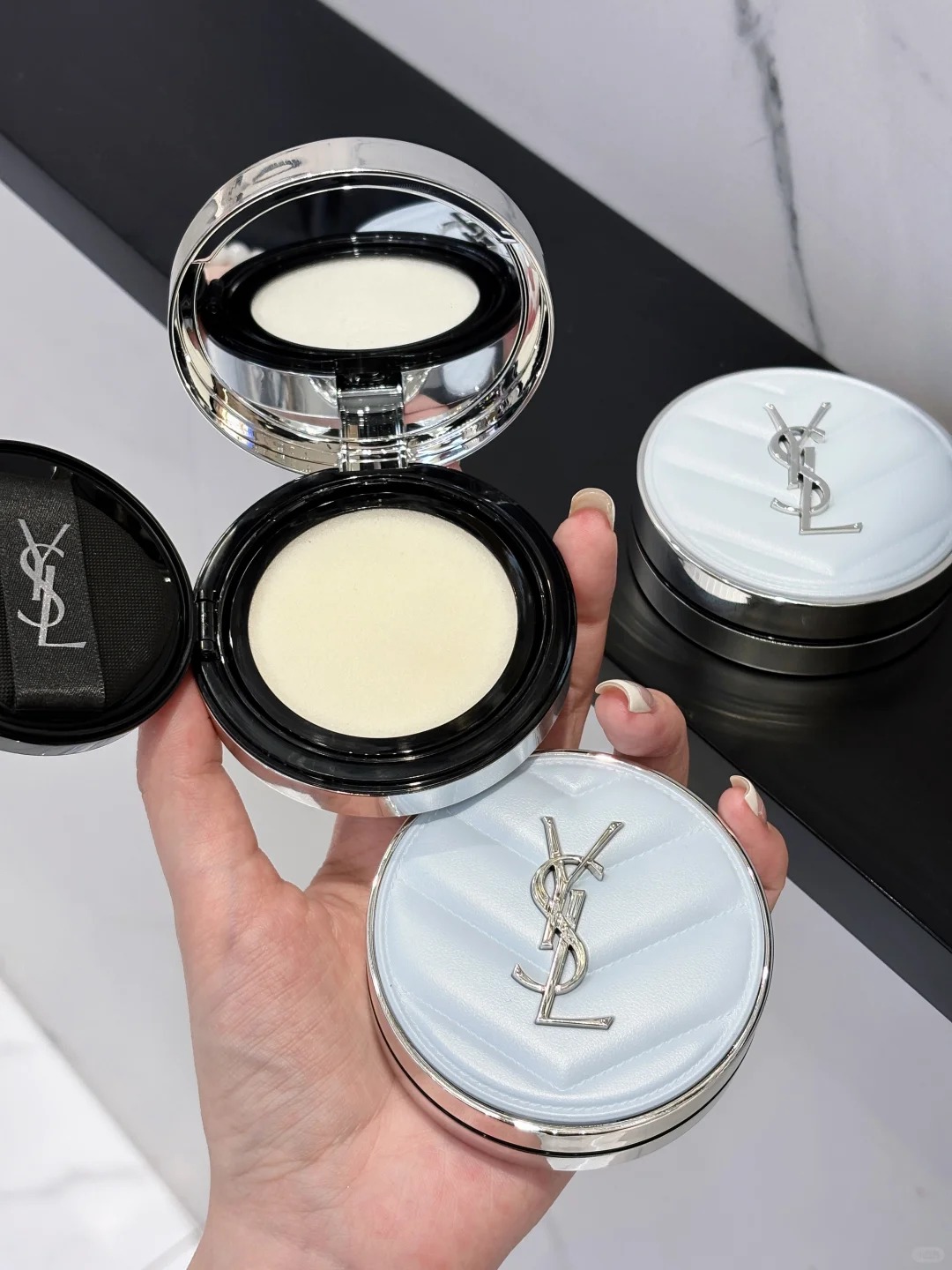 2026限定新品！YSL 聖羅蘭 冰感柔霧藍氣墊 冰川藍水散粉 All Hours Blur Cushion Limited Icy Blue Edition