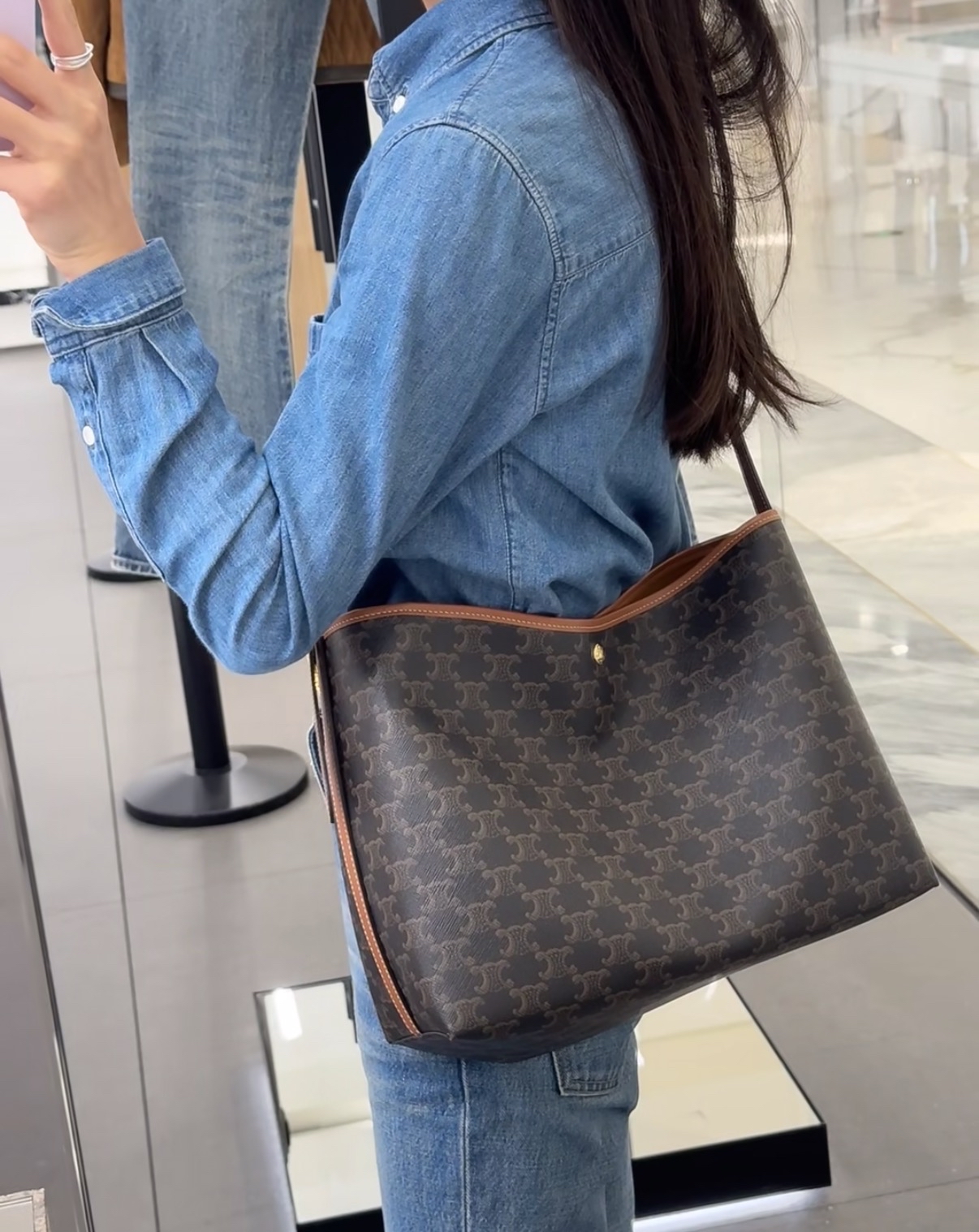 精選貨品優惠✨訂貨🍒Celine shopper bag  Size 32.5x24.5x14cm 容量超高‼️放到電腦，仲附送pouch 肩帶可較長短，側孭或斜孭都得~