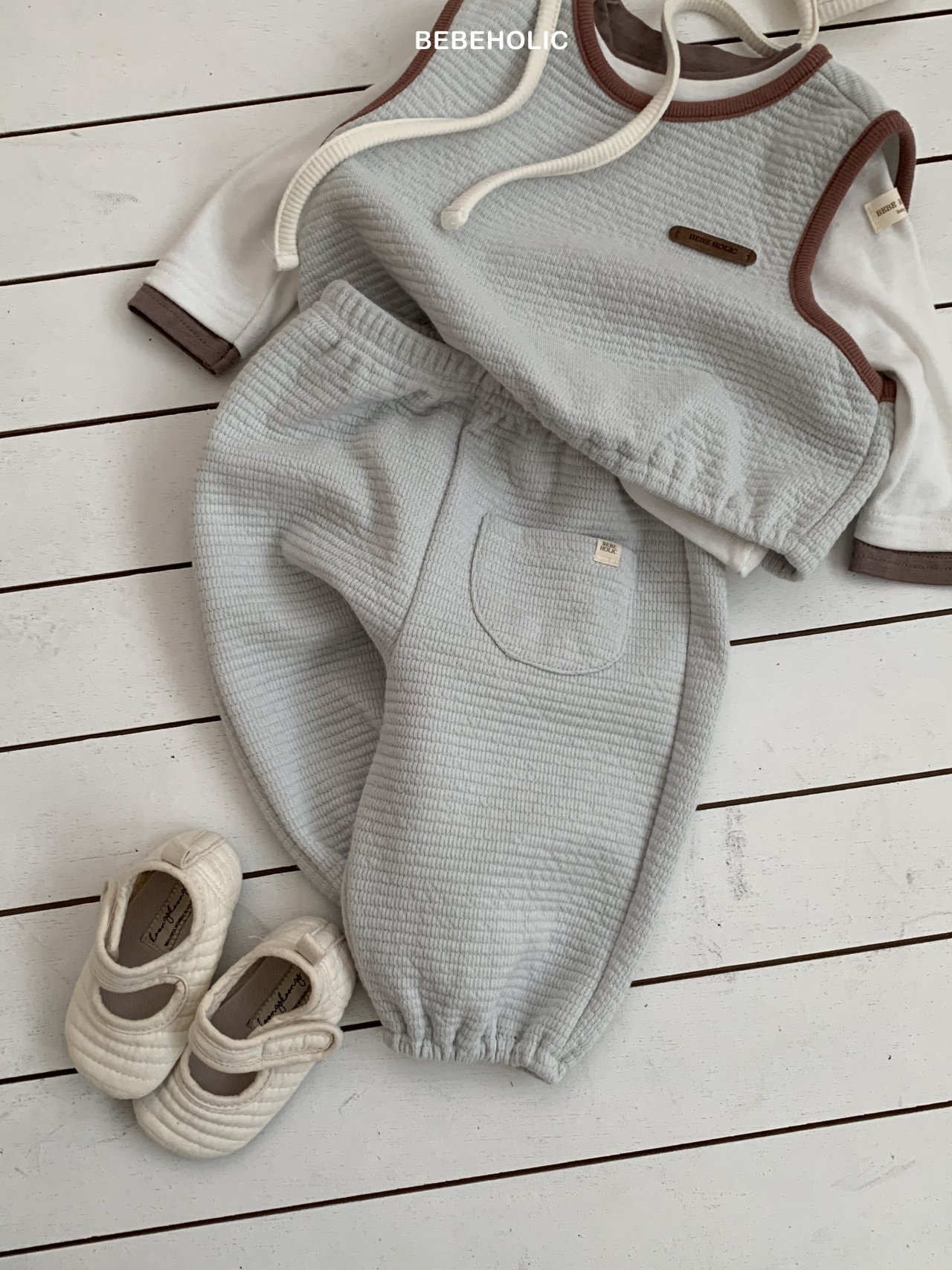 🌸預訂 韓國直送🌸🇰🇷BEBEHOLIC兩色皮革章撞色背心上下套裝