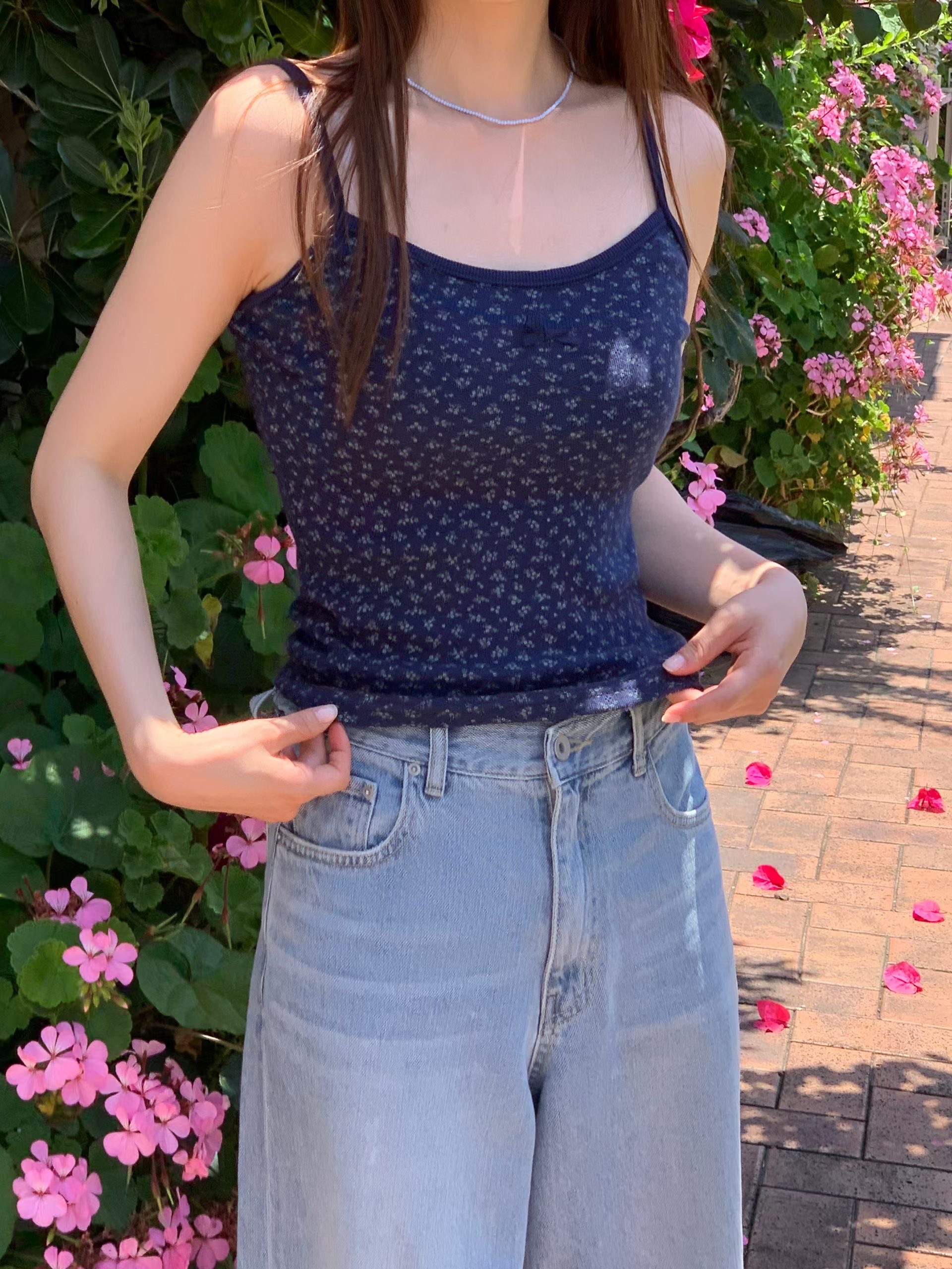 【 ♪ 春夏感直線提升🌼 |必備小碎花～鏤空蝴蝶結棉質吊帶背心💛】Floral Day Tank Top(三色入)