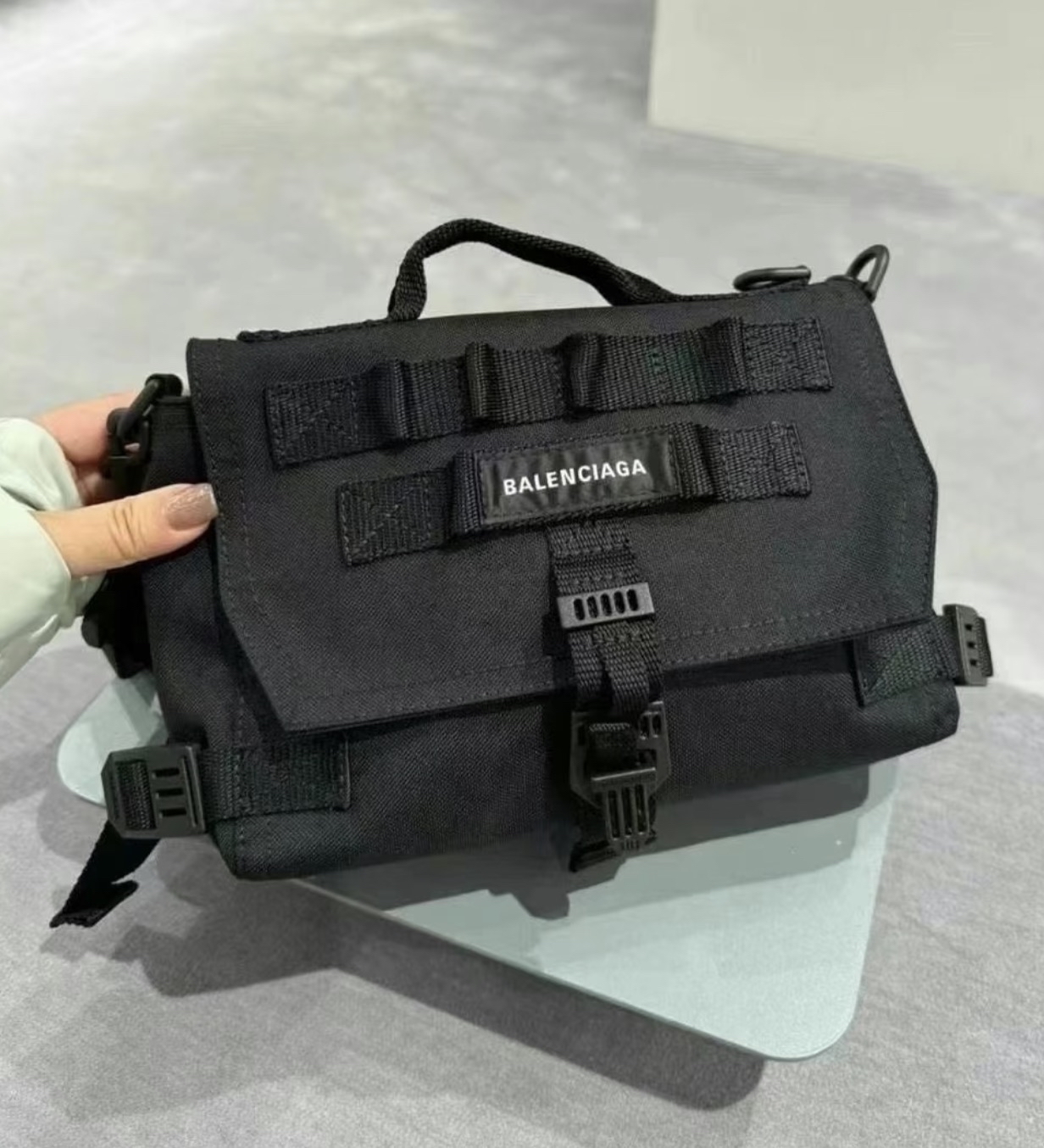 訂貨📮Balenciaga 男裝 Army Messenger Bag Size 22x18x9cm 女生可用 性價比高