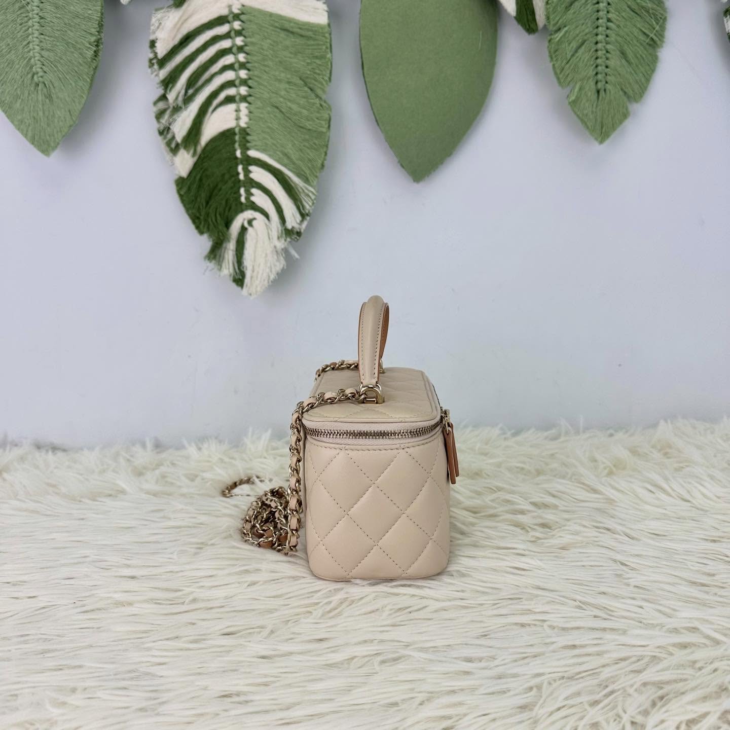 CHANEL 🤍PRE OWNED 23p Handle 杏色拼奶茶色金扣羊皮長盒子 晶片款 🤎