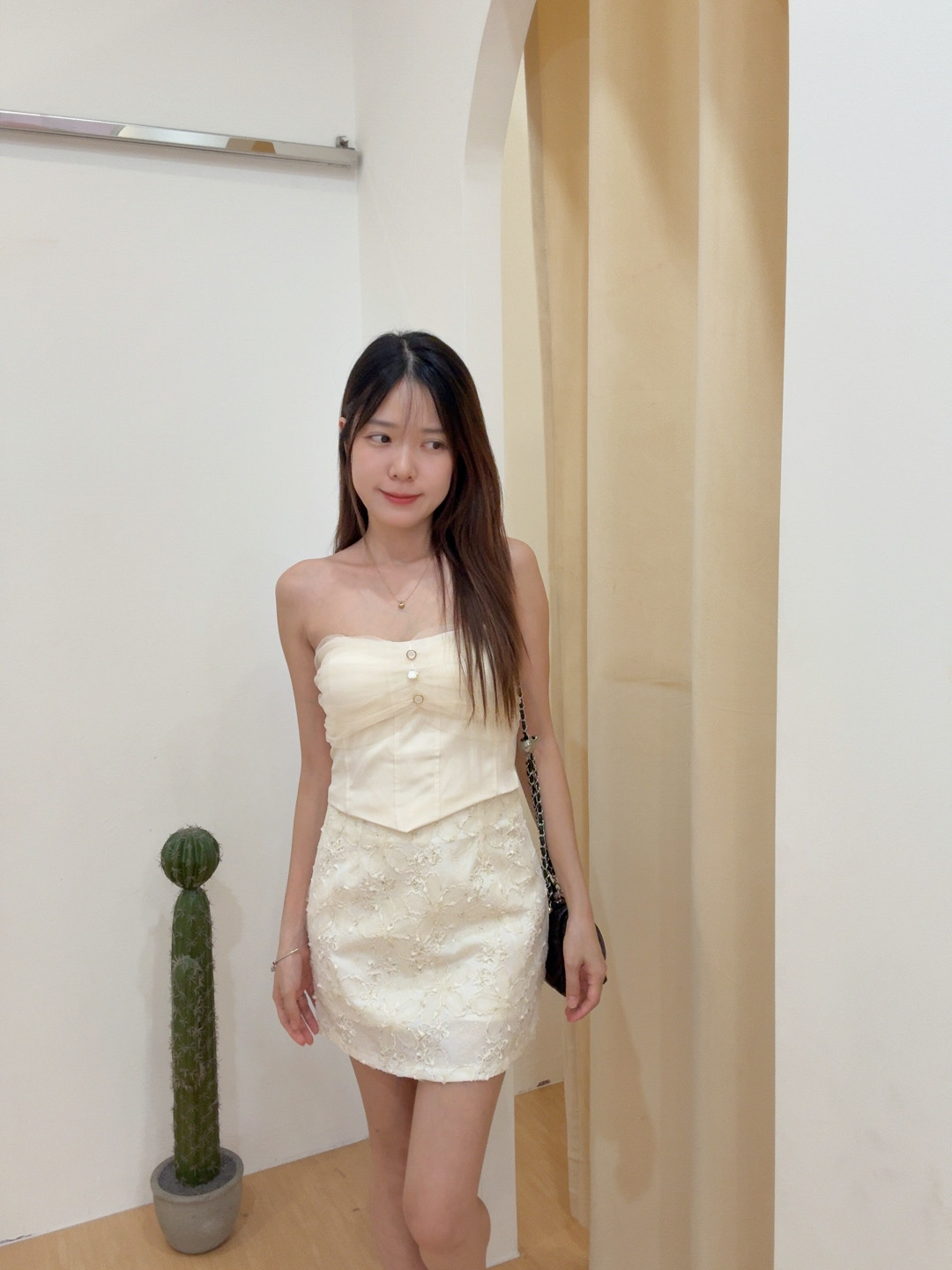 气质网纱拼接显瘦抹胸背心 R2698