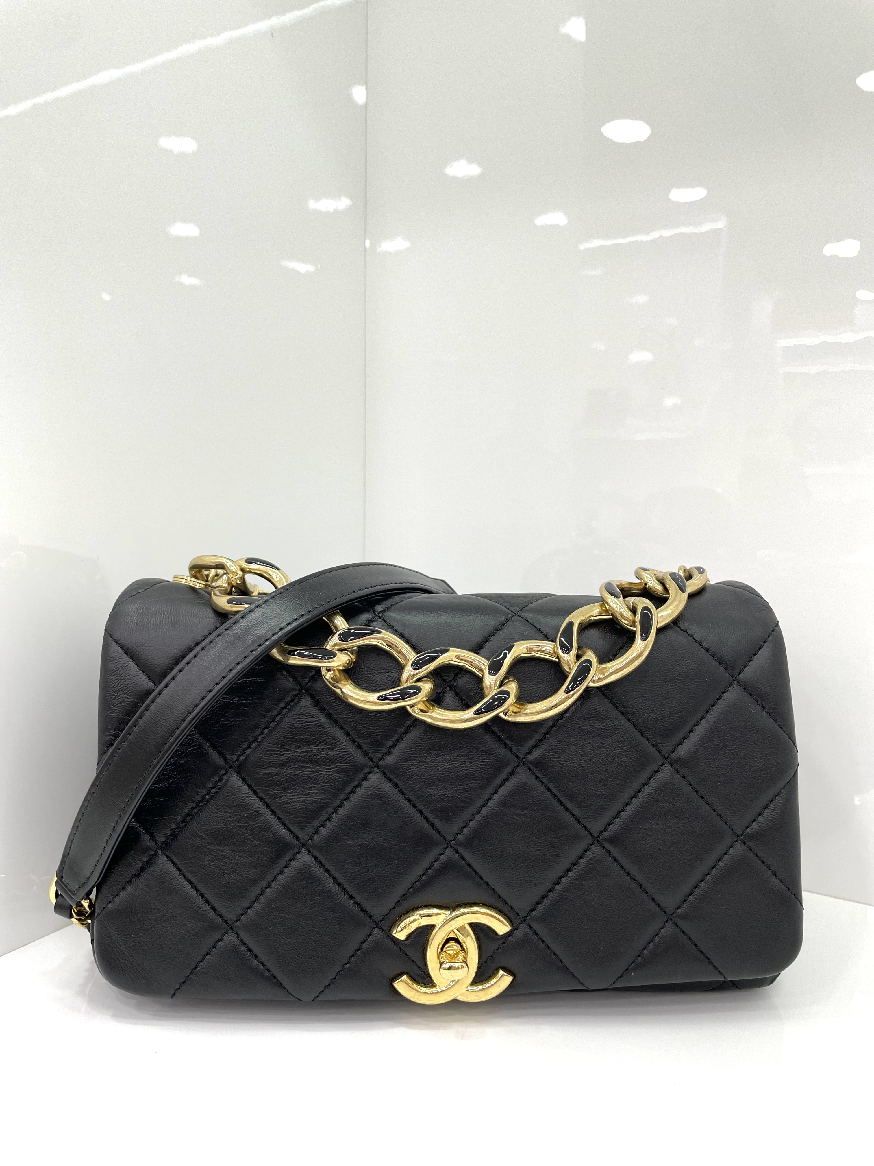 Pre-owned Chanel Flag Bag