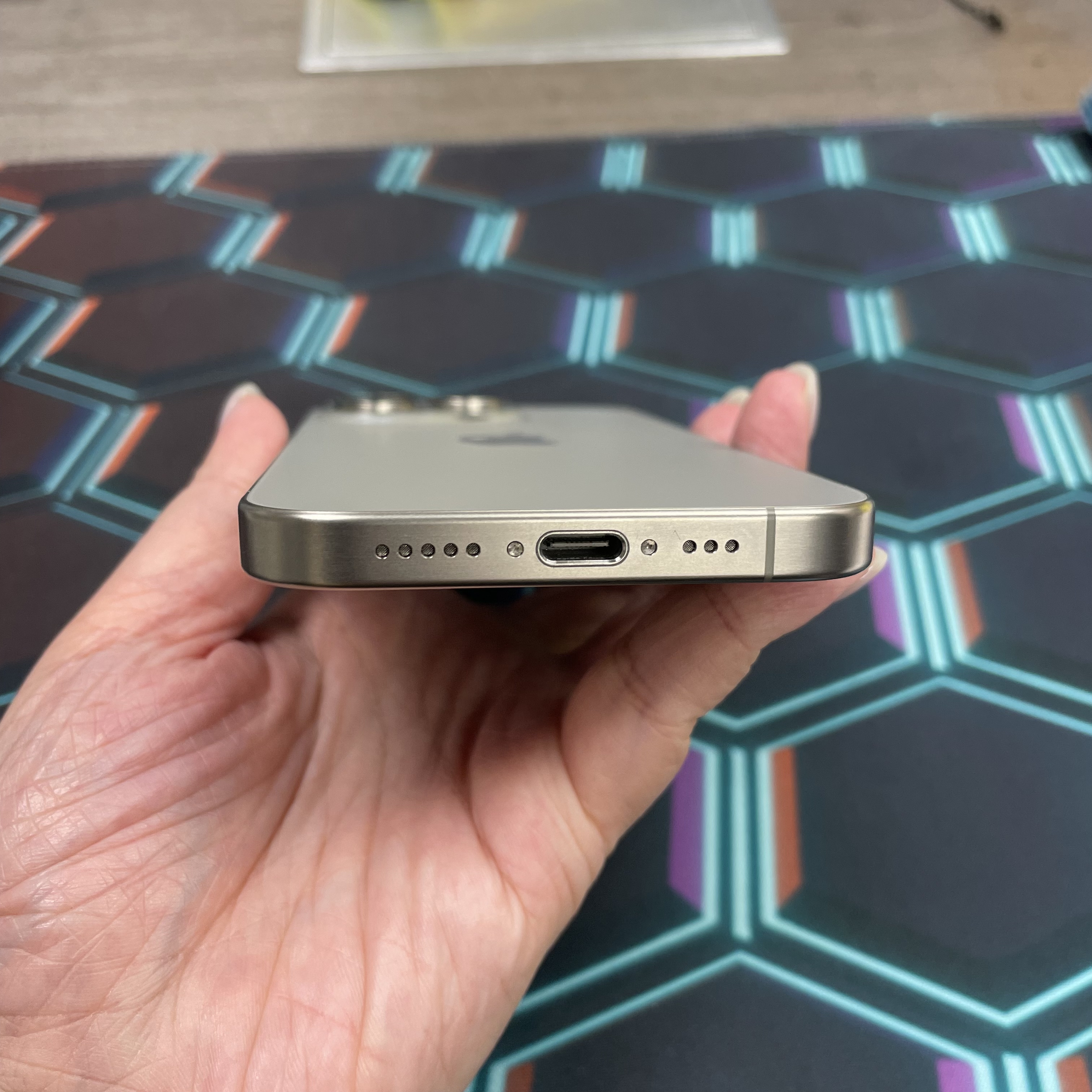 *6638 15 Pro 完美機 128GB 電86 原色 gray
