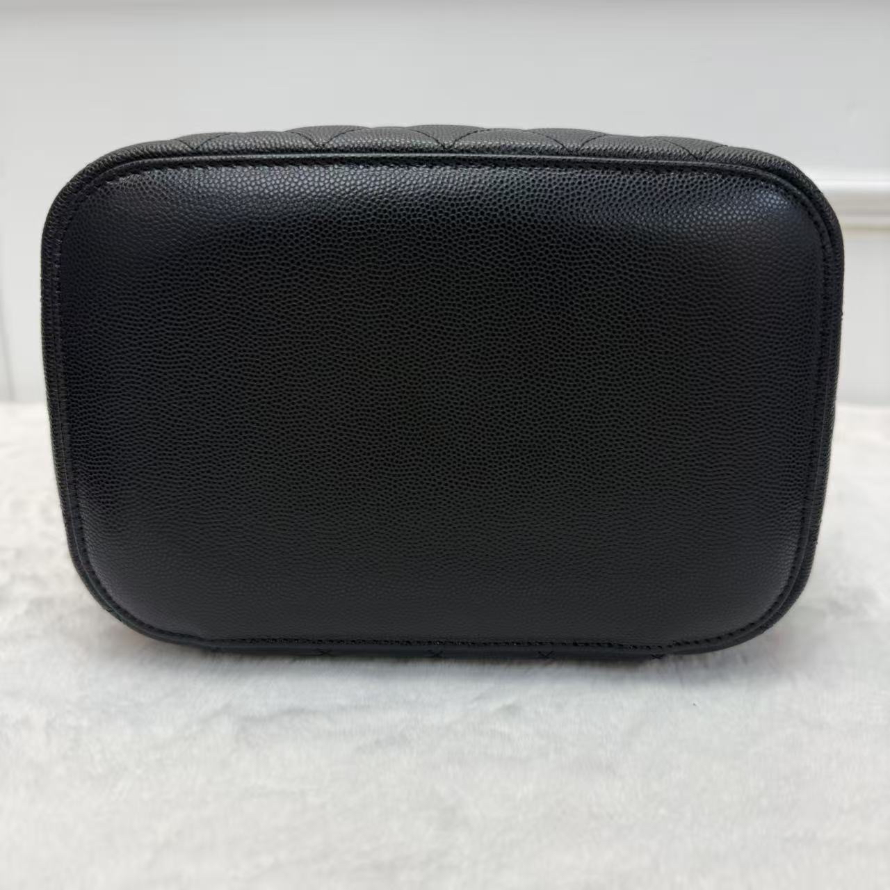 ✨🖤Chanel/香奈兒 化妝盒 黑金 荔枝紋牛皮 內里深紅色 手柄式手提化妝包 經典款時尚手提包 28開帶黑卡🖤