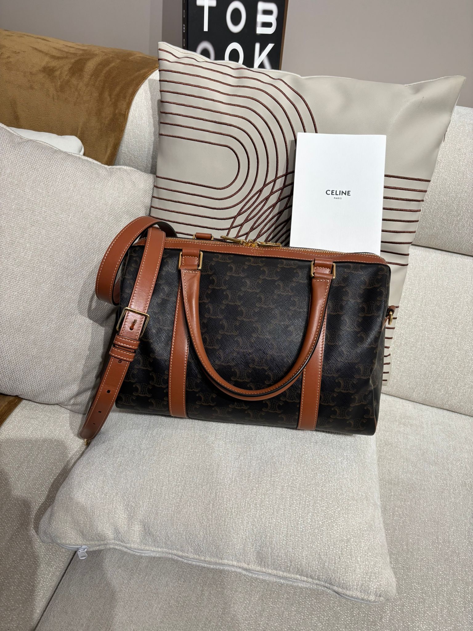 Celine Medium Boston Bag 100%Authentic, 98%New ✅收據✅Key Lock✅Dust bag