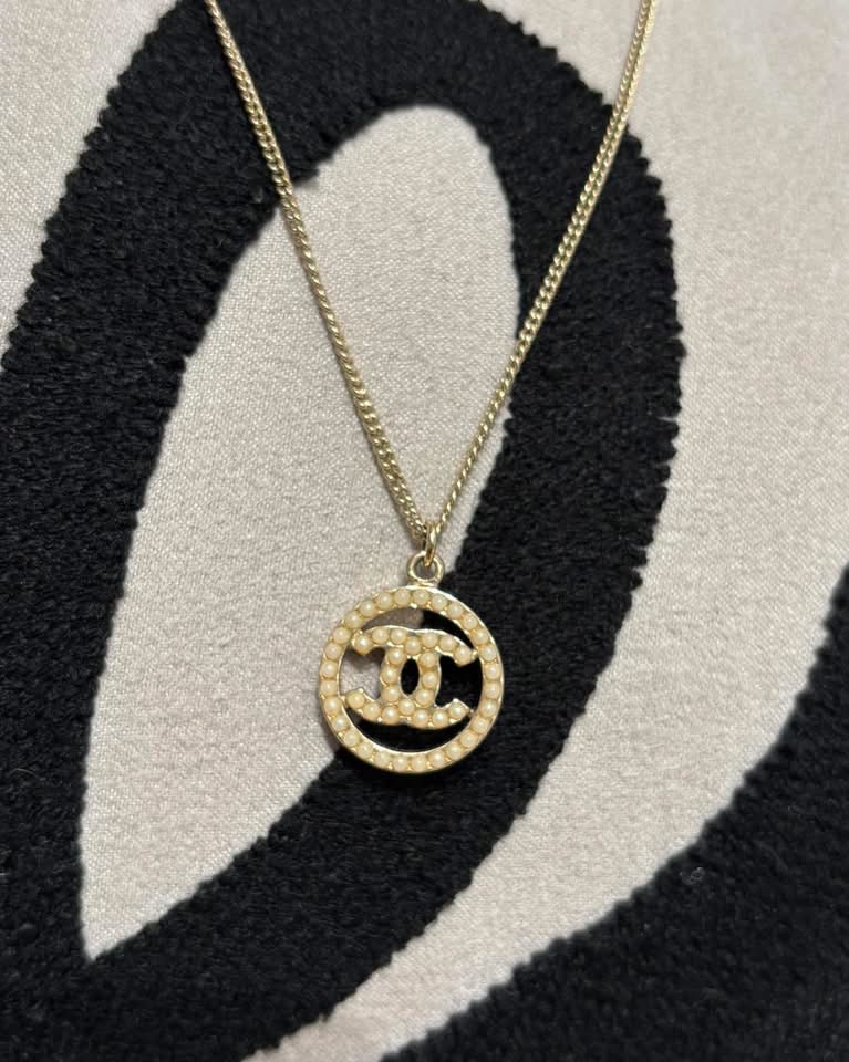 Chanel necklace 雙面 100%Authentic, 98%new 