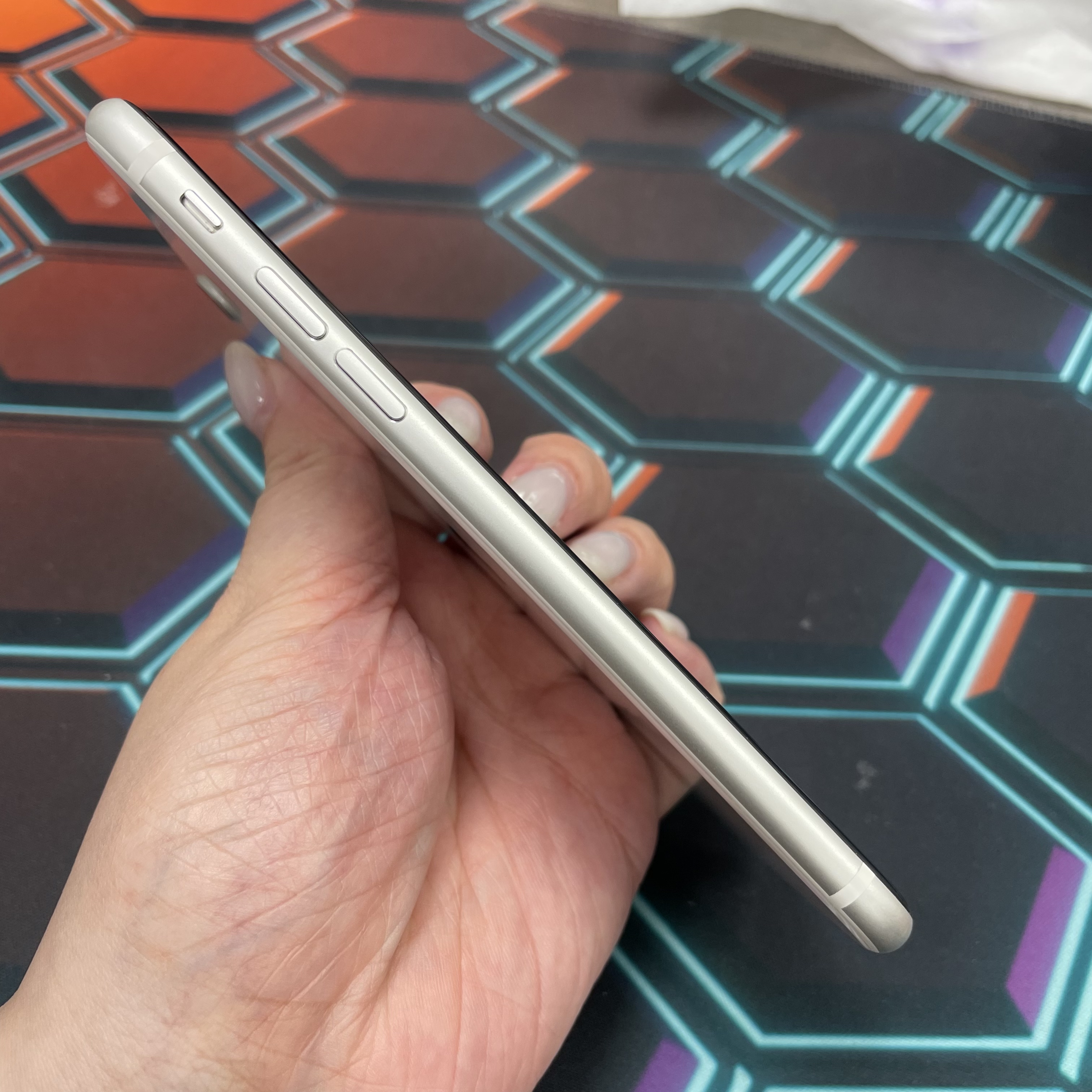 *6630 SE2 完美機 64GB 電76 白色 white