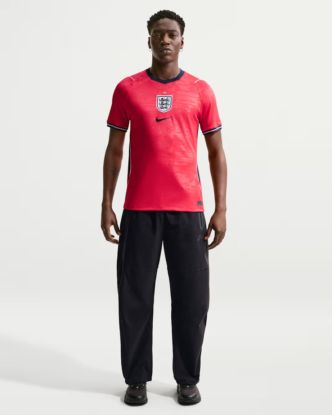 經典三色重現 Nike England 英格蘭 2026-27 作客球迷版球衣 (可加印字章) IB5361