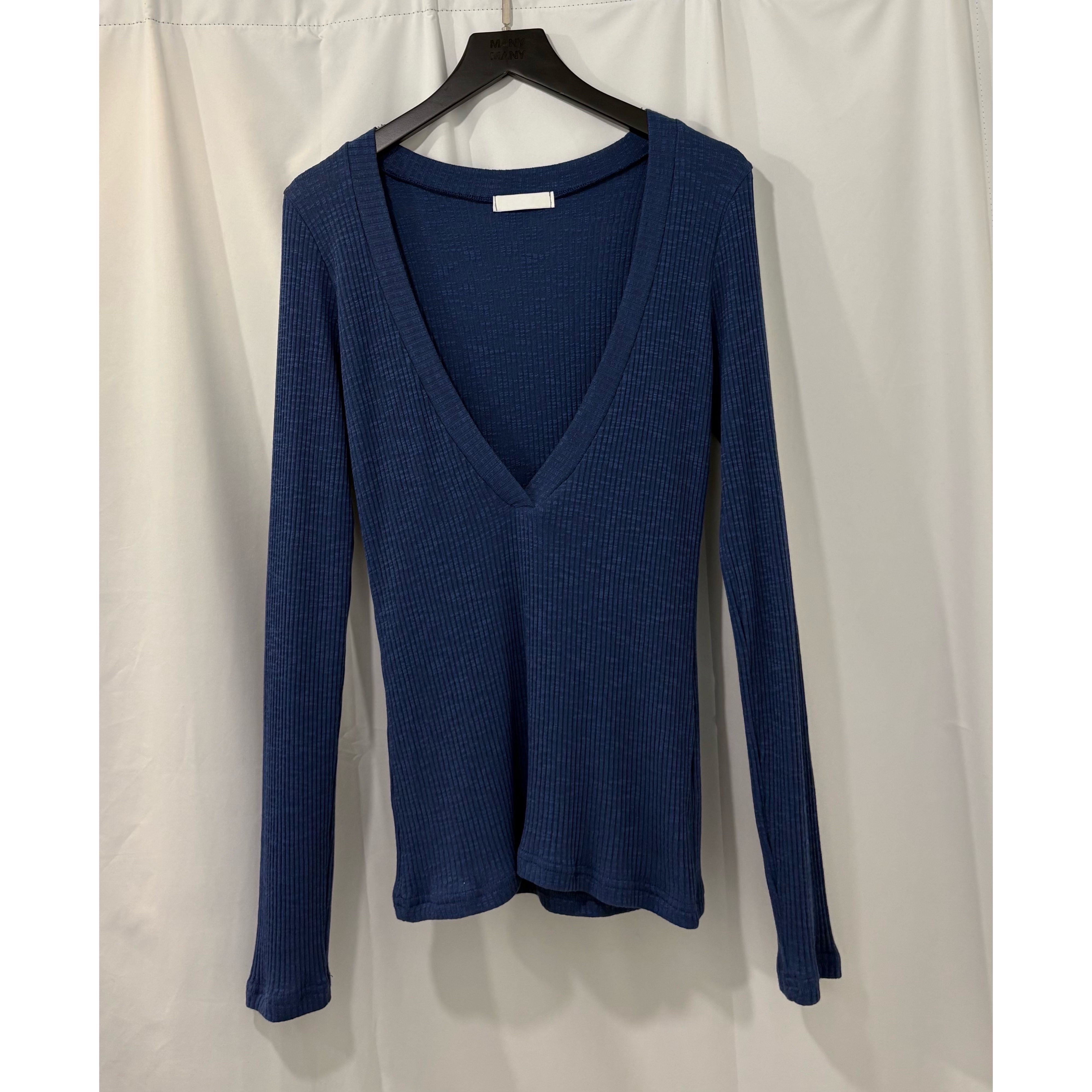 優惠價9月5截🐿️2608U《PLUNGING V-NECK TOP》