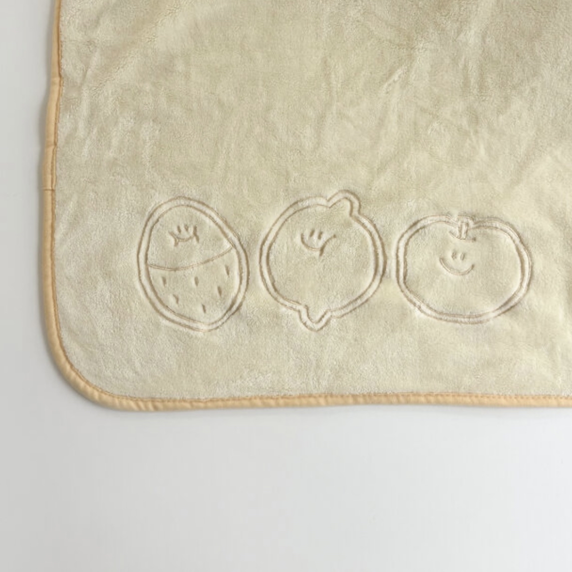 [SECOND MORNING] Lemony Hooded Blanket