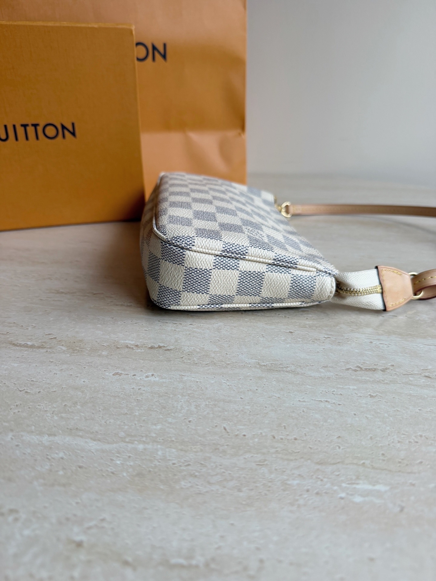 【預訂貨品】LV白棋盤格麻將包