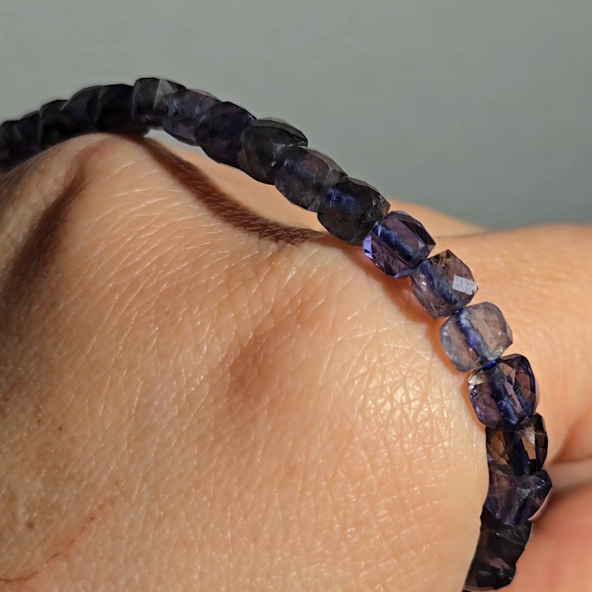 Iolite faceted 4.4mm bead bracelet - JW89
