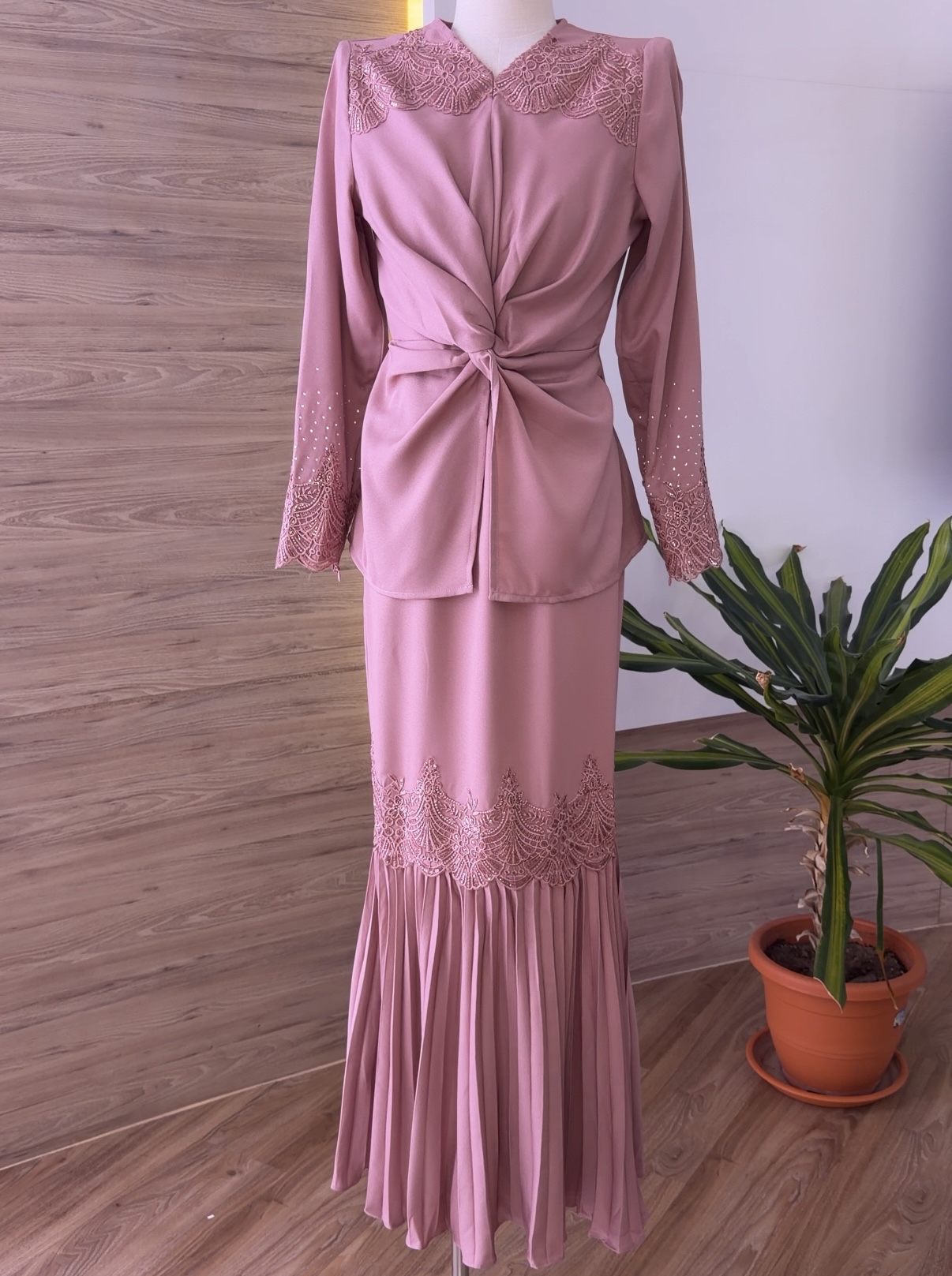 Amara Twist Kurung Set Wear