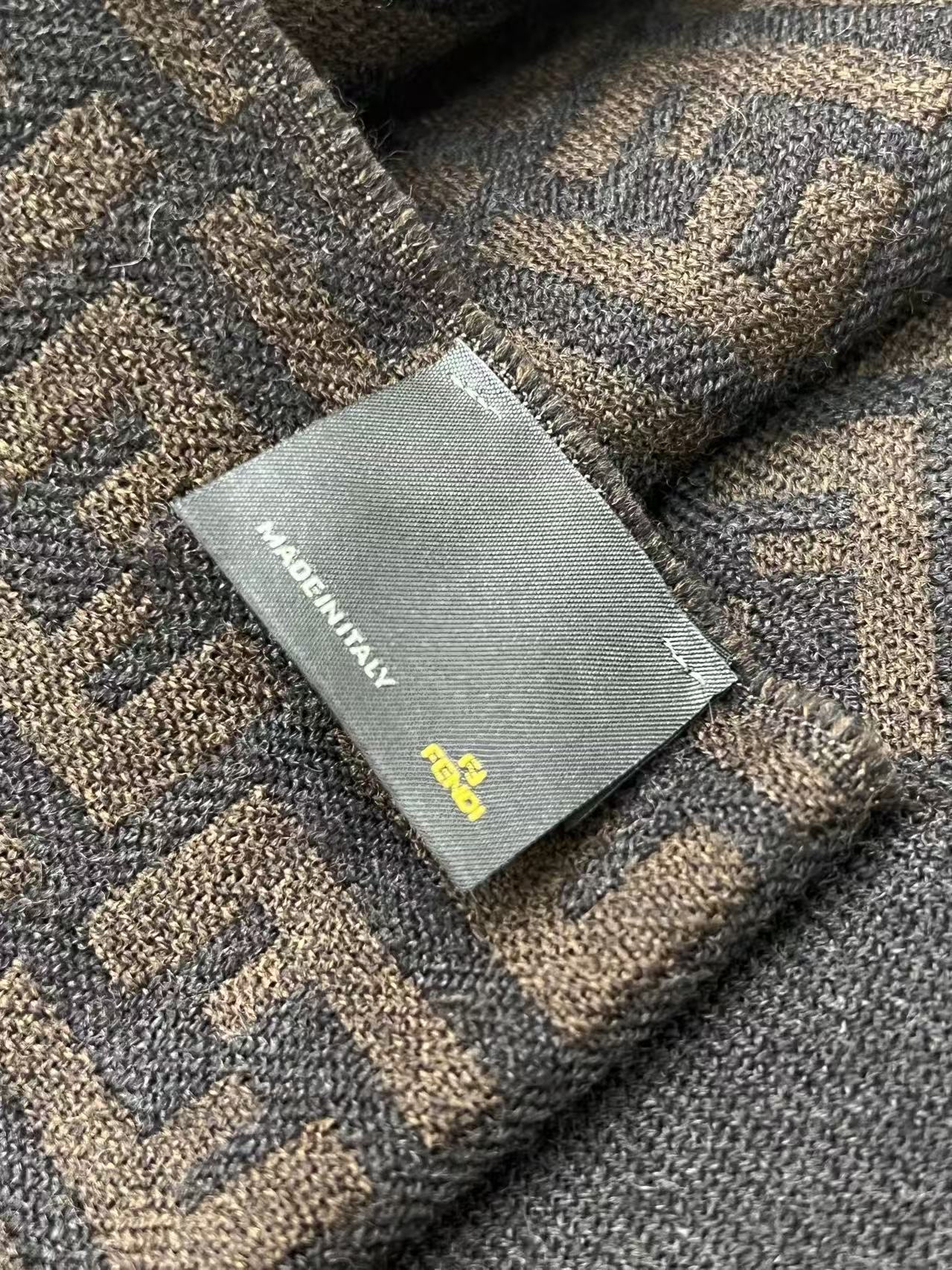 Fendi 100%羊毛圍巾（義大利產地）